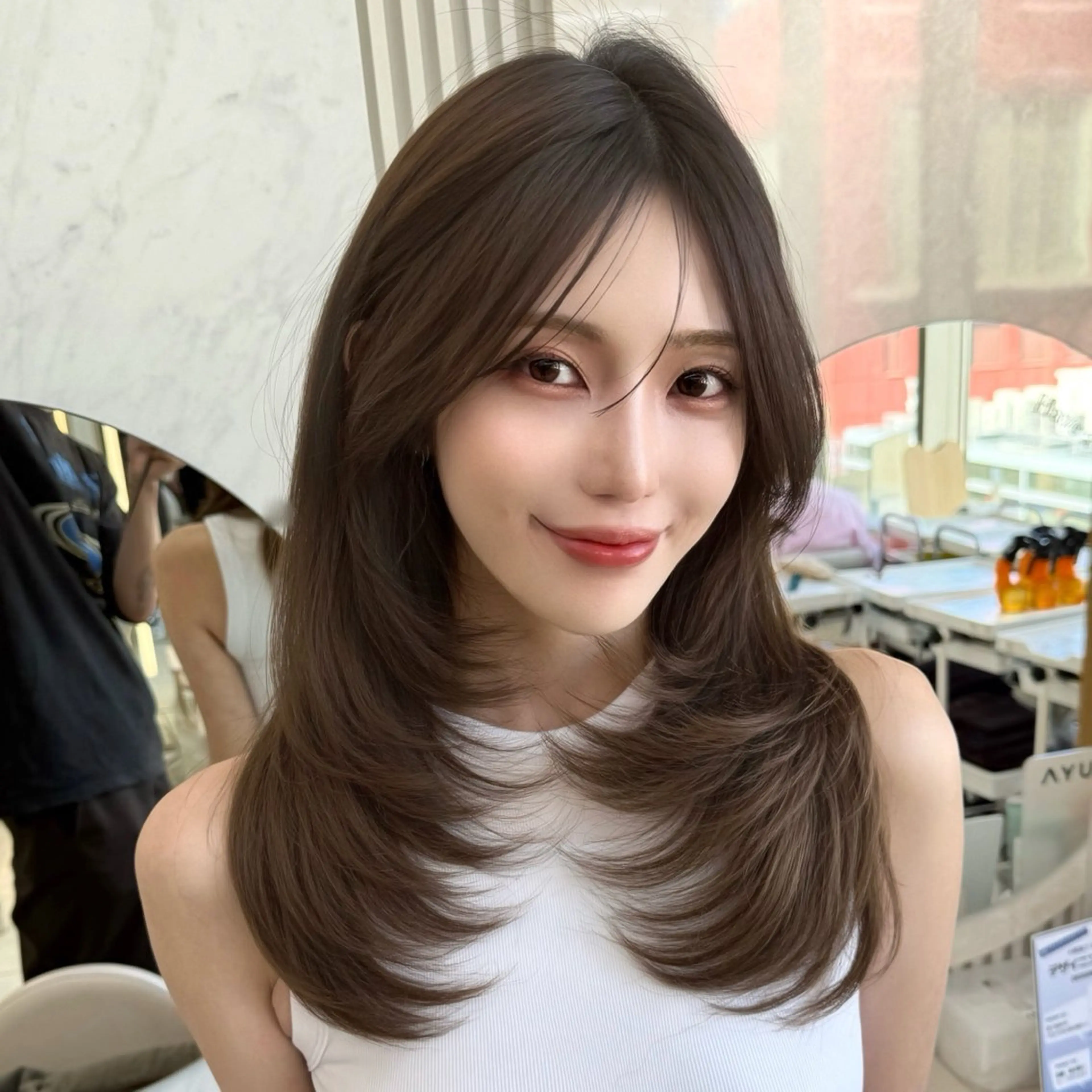 セミロング カラー カット ヘアカラー トリートメント 似合わせレイヤー 透明感カラーのヘアスタイル