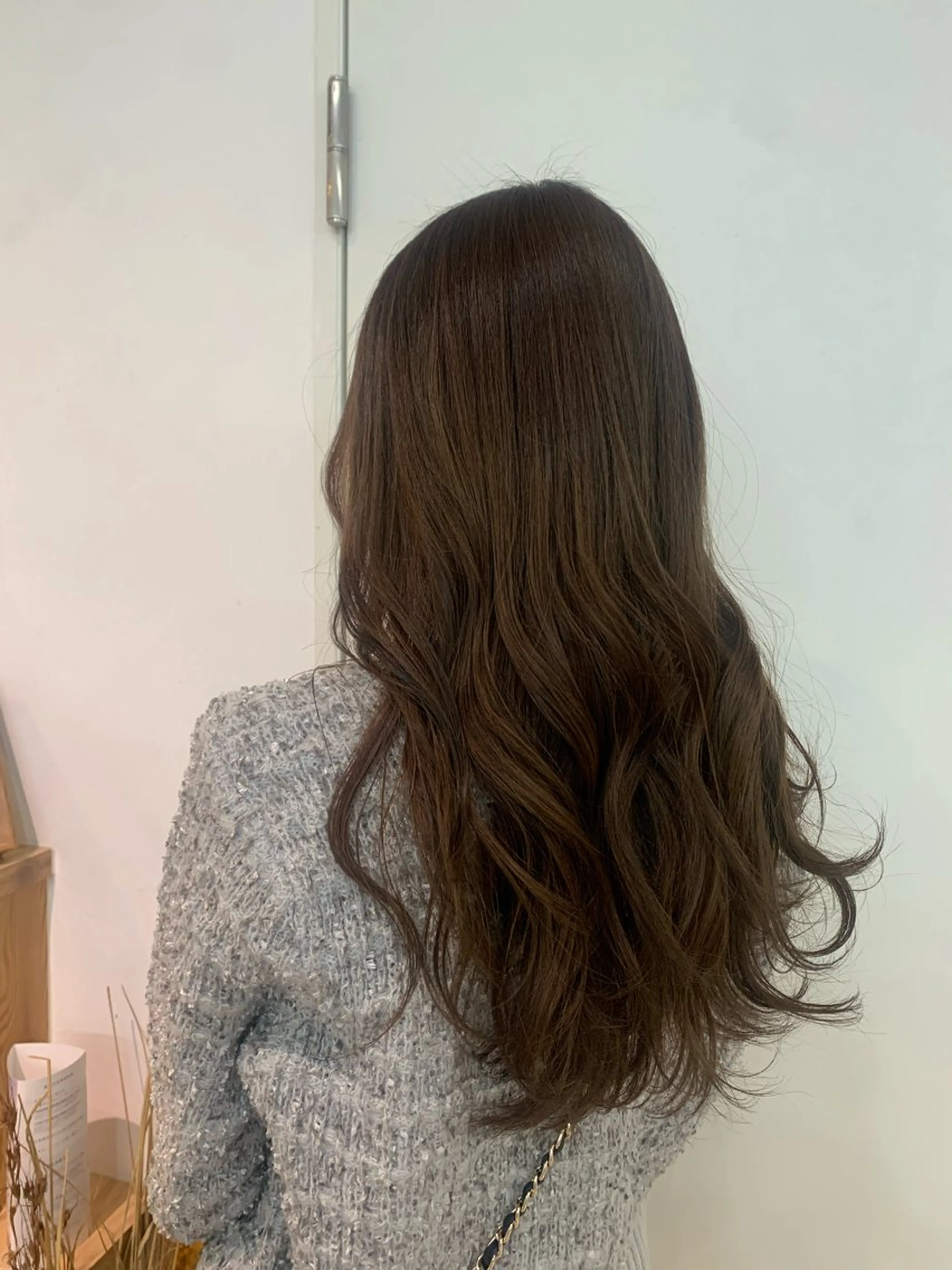 ロング カラー グレージュ 室谷 ゆりあのヘアスタイル