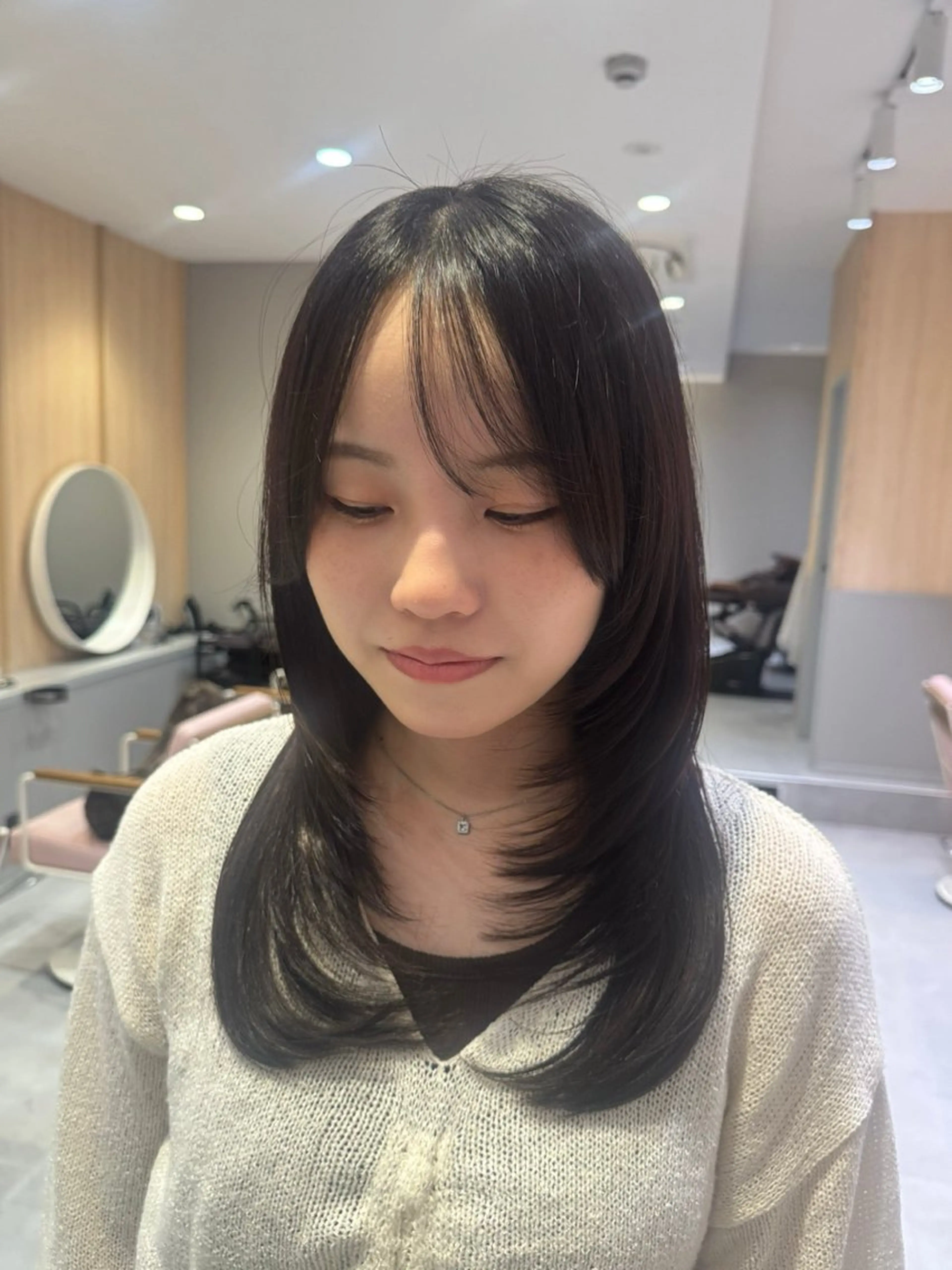 セミロング 顔まわりレイヤー レイヤーカット カット ヘアカラー BELLE by revo所属・𝘀𝗮𝗲/ 艶髪/ショートボブのヘアスタイル