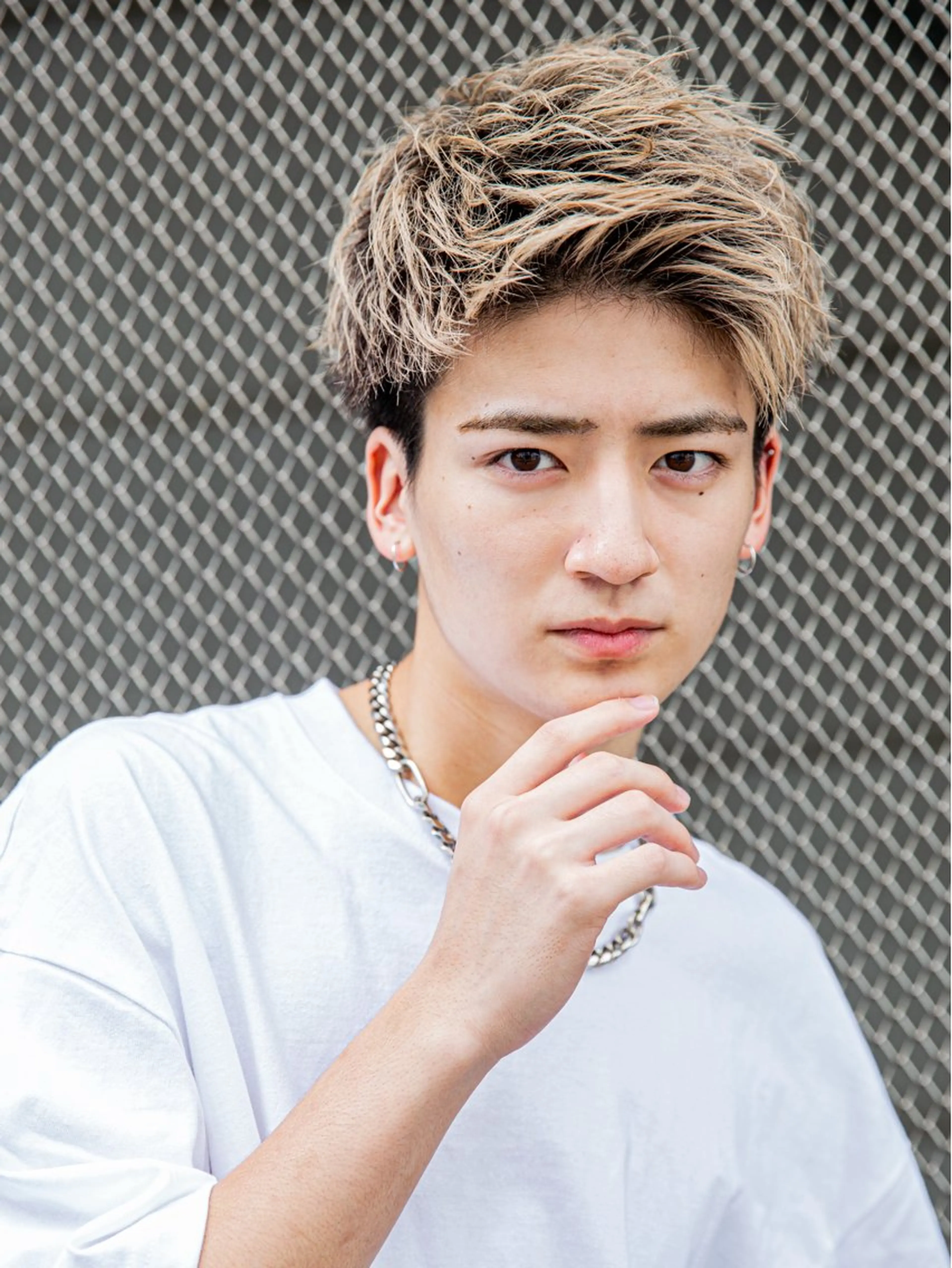 ショート メンズ レイヤー×ハイトーン ×デザイン 啓太のヘアスタイル