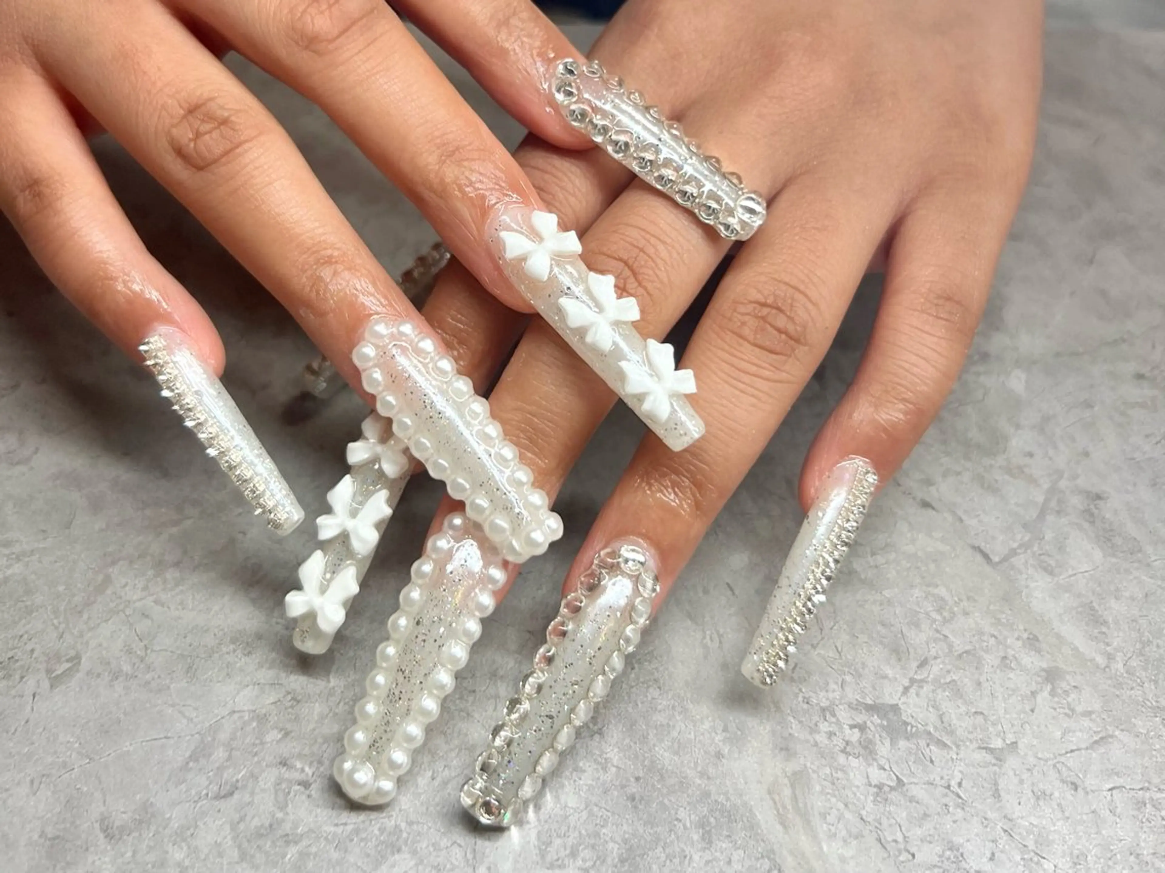 ネイル ハンドネイル ハンドケア ONIKA Nail 青山通り店所属・ONIKA Nail 表参道A4徒歩2分のネイルデザイン