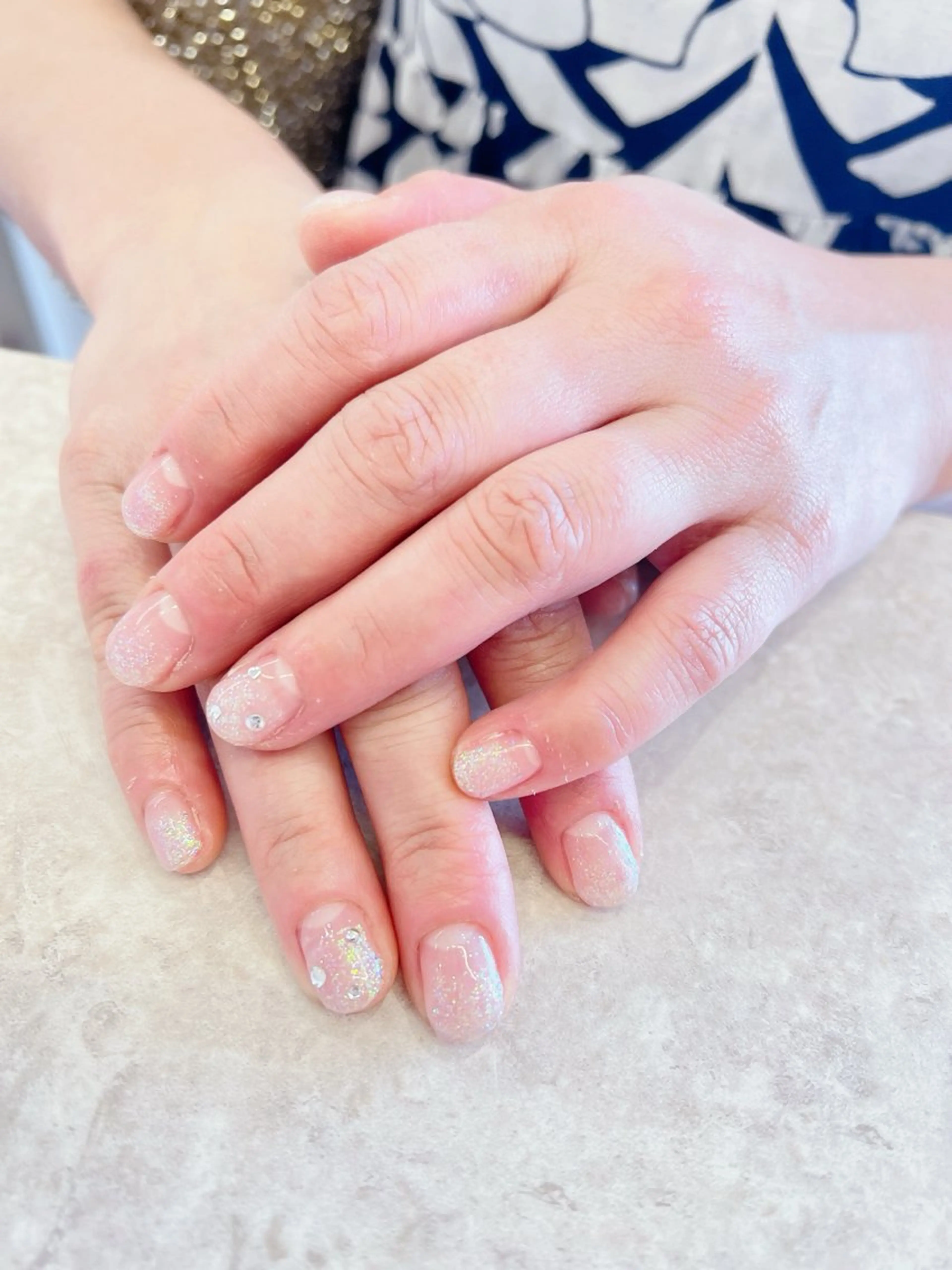 ネイル グラデーション ラメ(グリッター) ラメグラデーション ハンドネイル Nail&EyeNefer 旭店所属・木村 仁美のネイルデザイン