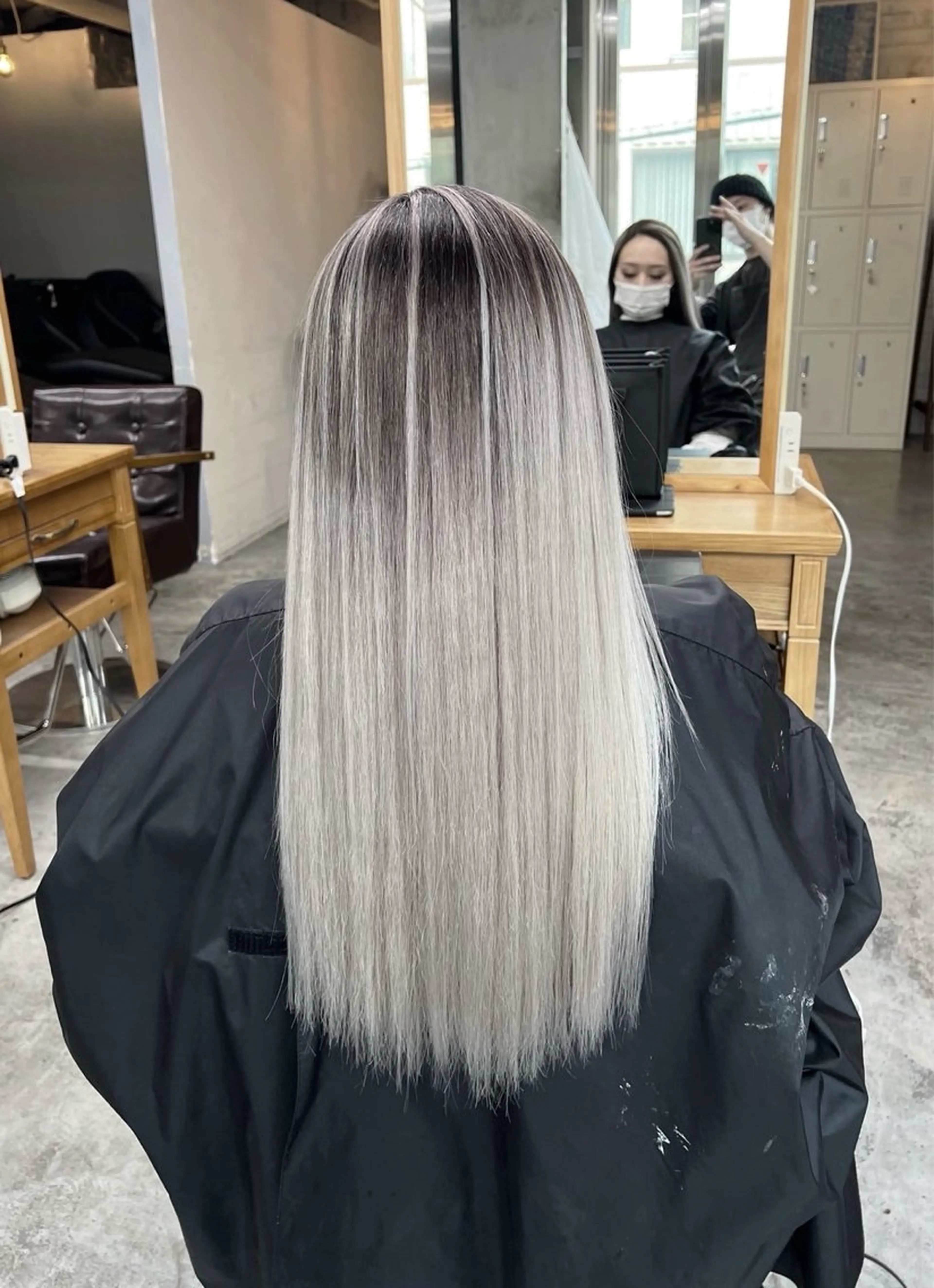 ロング カラー バレイヤージュ シルバー ホワイトシルバー レイヤーカット ヘアカラー トリートメント ROBIN所属・指名数No.1 /NAOYAのヘアスタイル