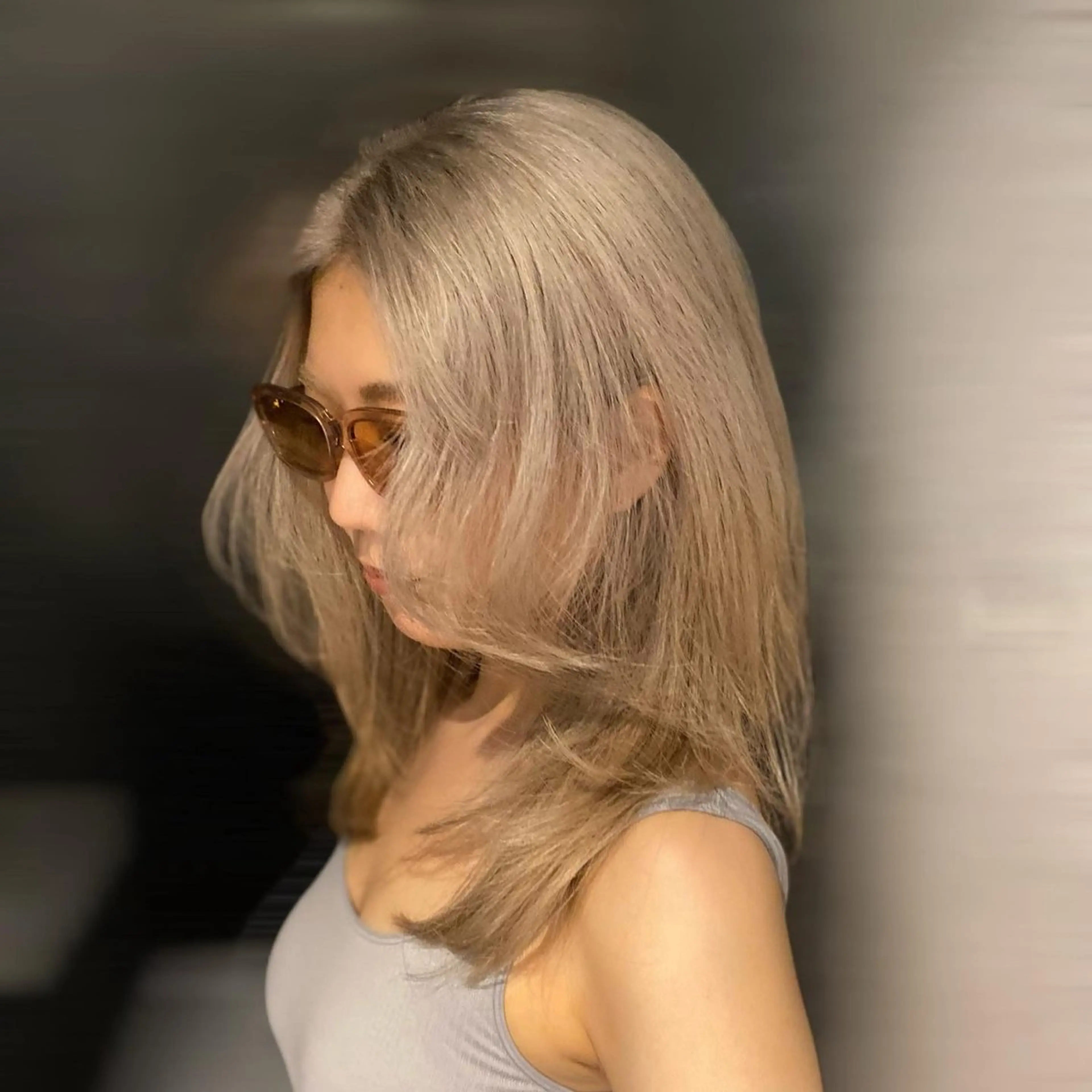 ミディアム カラー ヘアアレンジ ブリーチ グレージュ mina 🌷のヘアスタイル