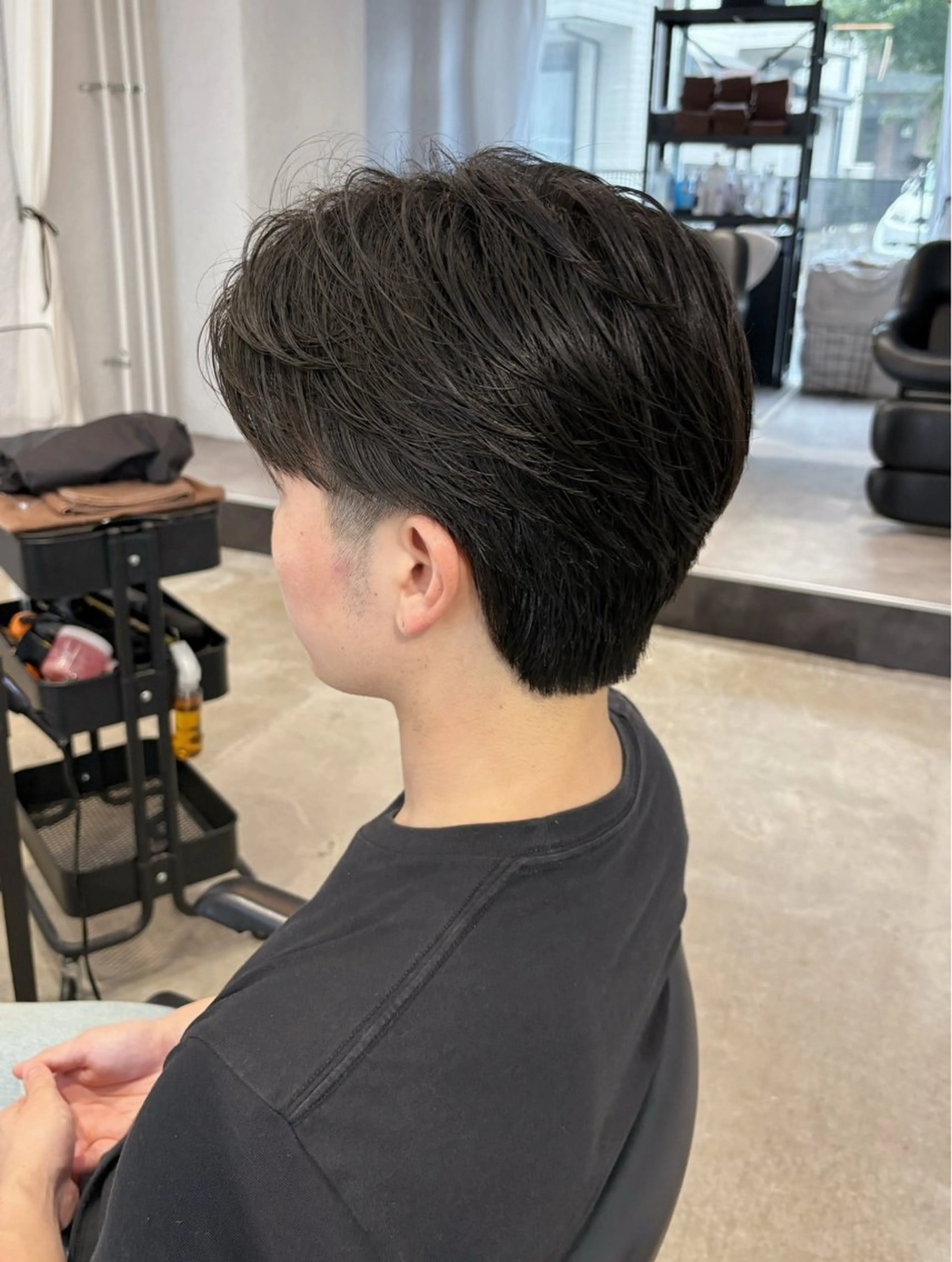 メンズ センターパート フェードカット フェザーパーマ マッシュ メンズパーマ カット 増渕 駿介のヘアスタイル