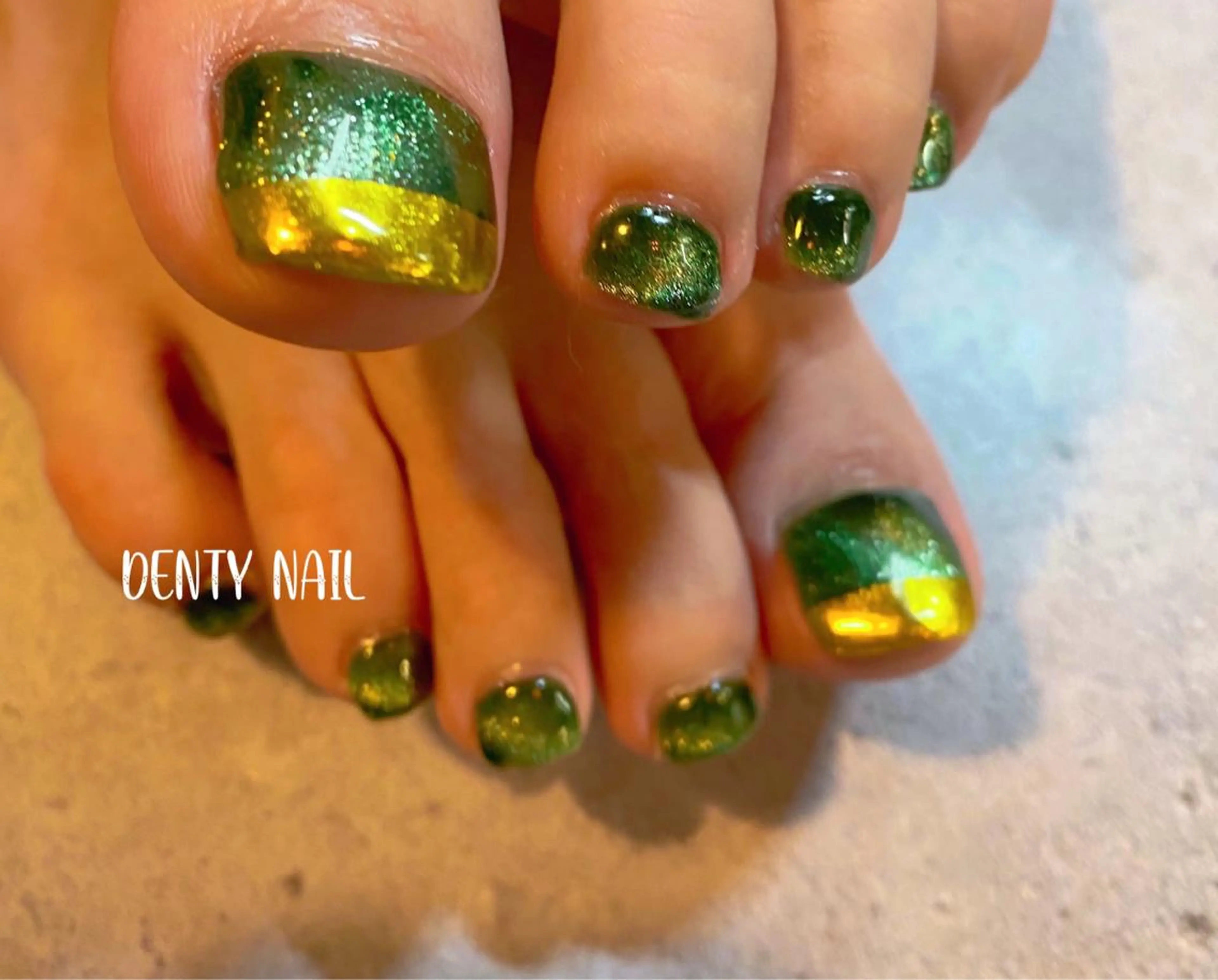 ネイル ミラーネイル ハンドネイル フットネイル DENTY NAIL所属・DENTY NAIL -ArtRoom-のネイルデザイン