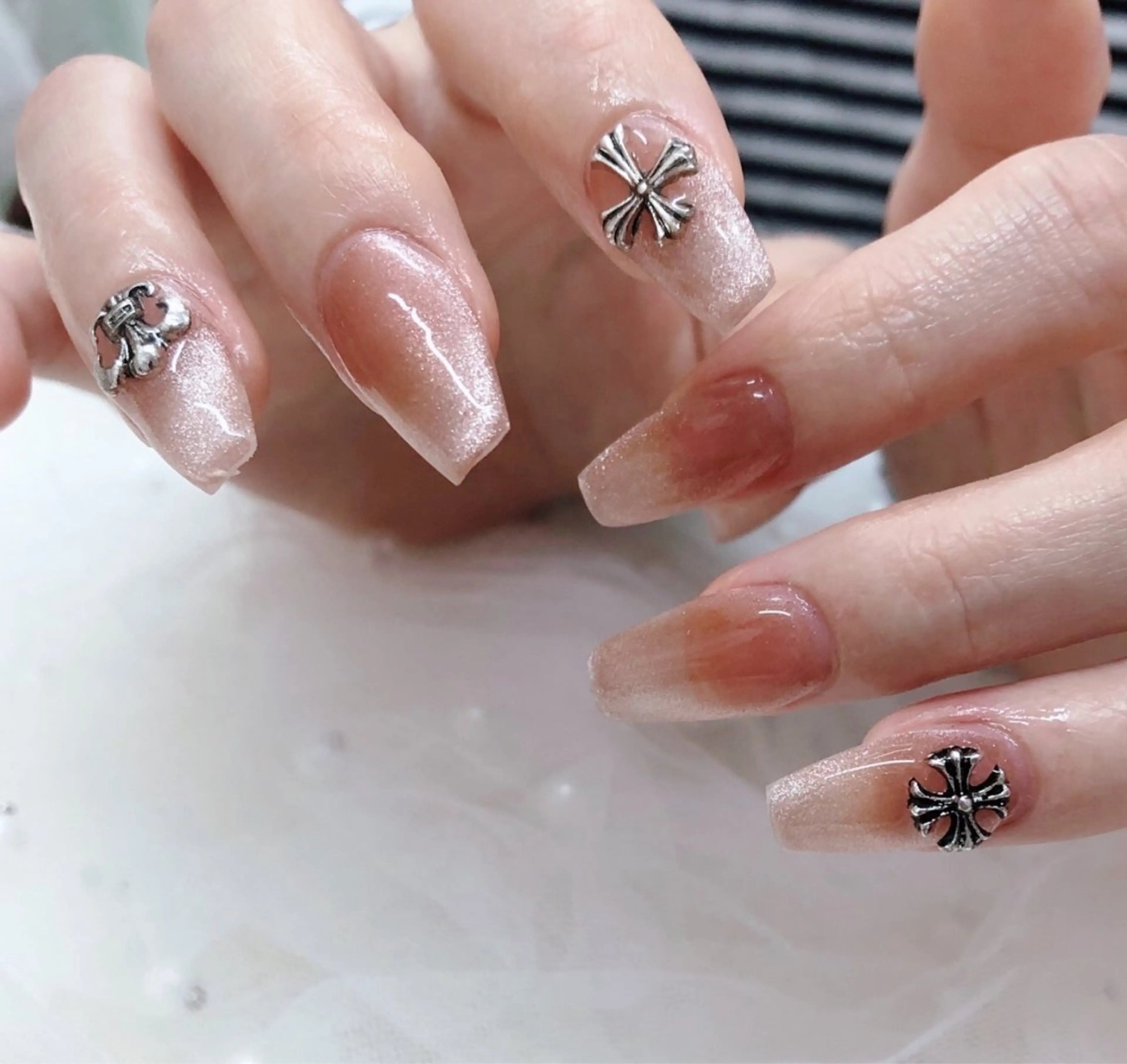 ネイル べっ甲ネイル フットネイル ゴールド マグネットネイル ミラーネイル ハンドネイル ハンドケア 大門浜松町 ネイルのネイルデザイン