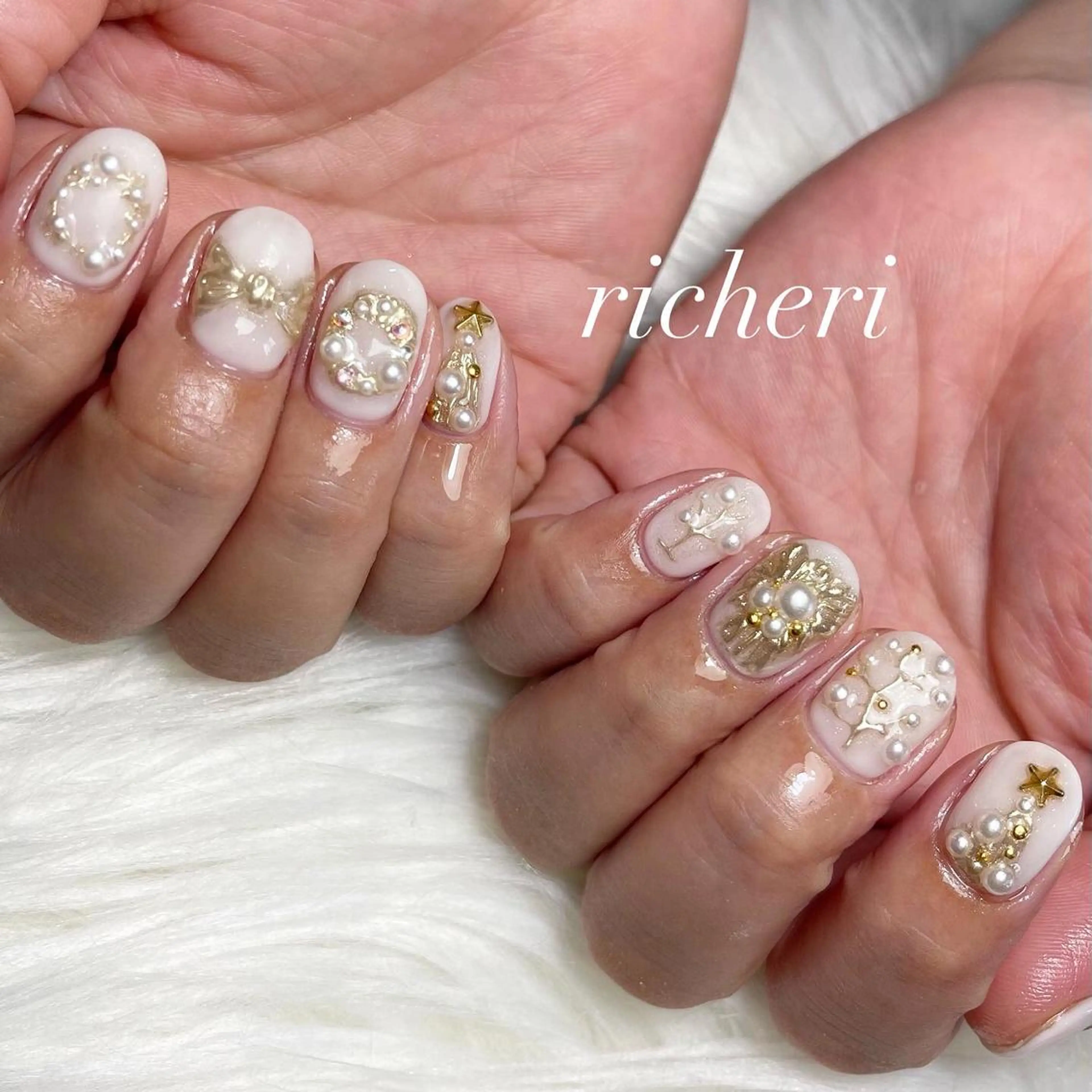 ミディアム ネイル 韓国風ヘア クリスマス アートネイル フレンチネイル ジェルネイル richeri beautyのエステ・リラクイメージ