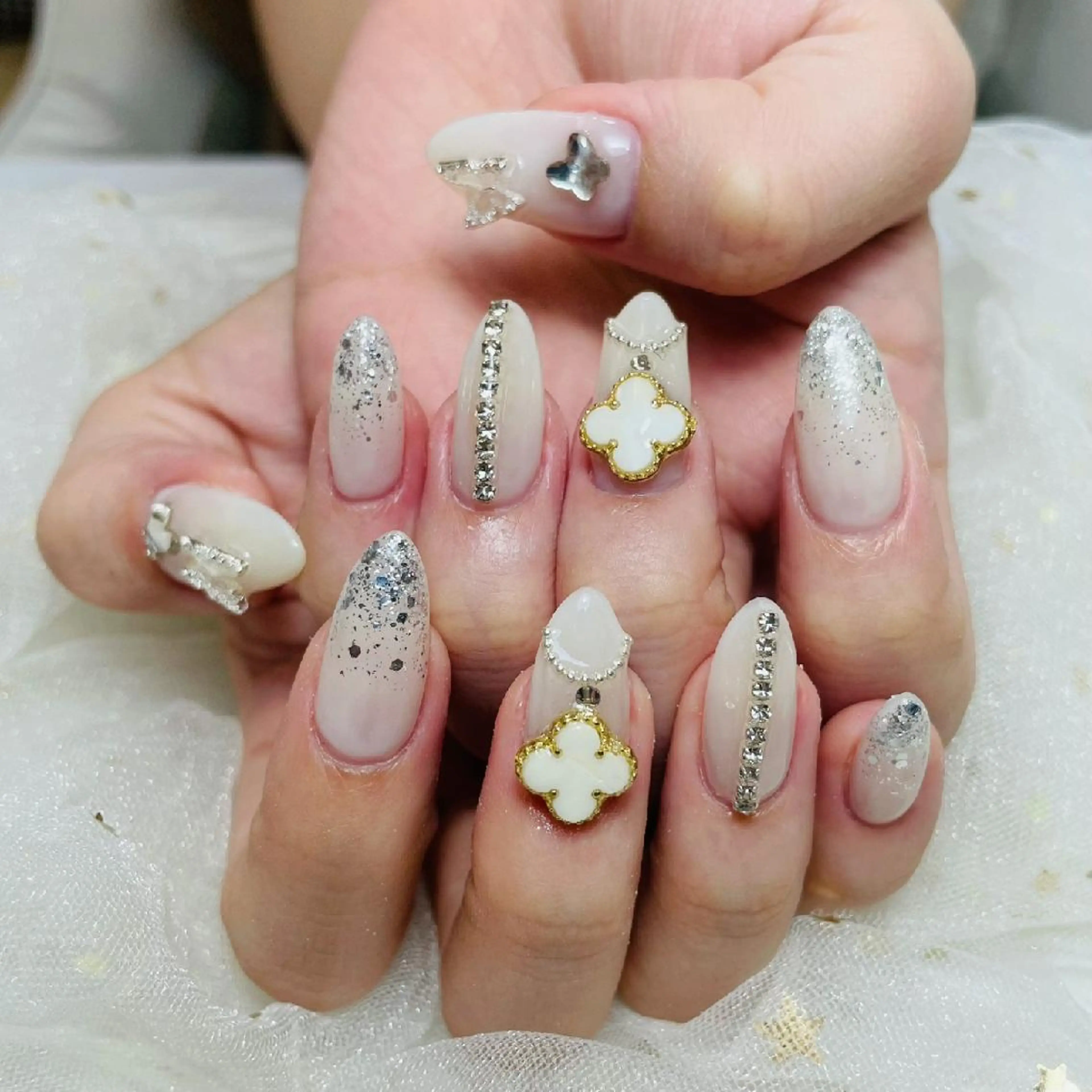 ネイル クリアネイル フラッシュネイル フラワーネイル グラデーション キラキラネイル NailPrincess所属・princess スカルプ専門店のネイルデザイン