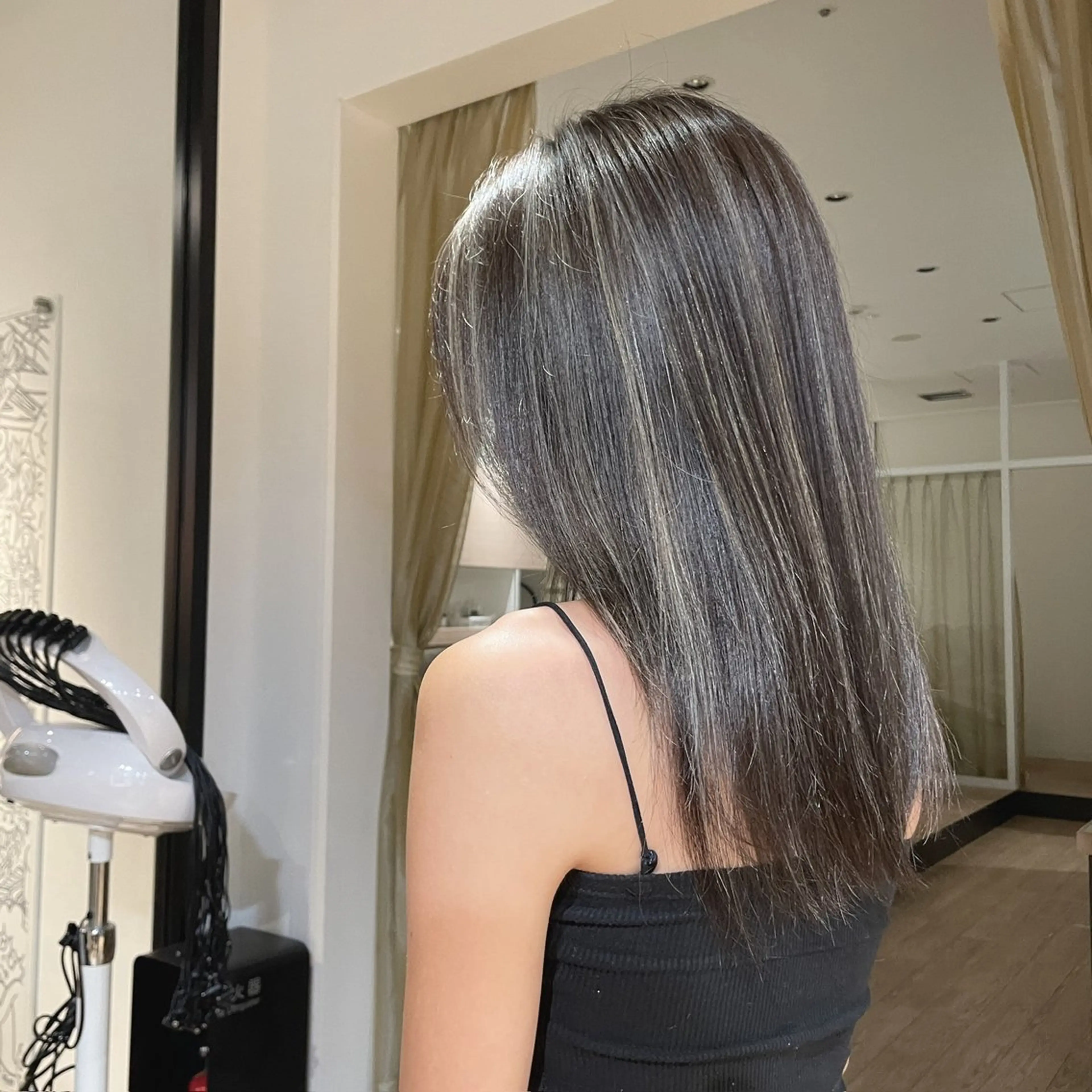 【デザインに迷ってる方必見】　💛ハイライトorバレイヤージュ+カラー💛(メンテナンスカット付き)の写真