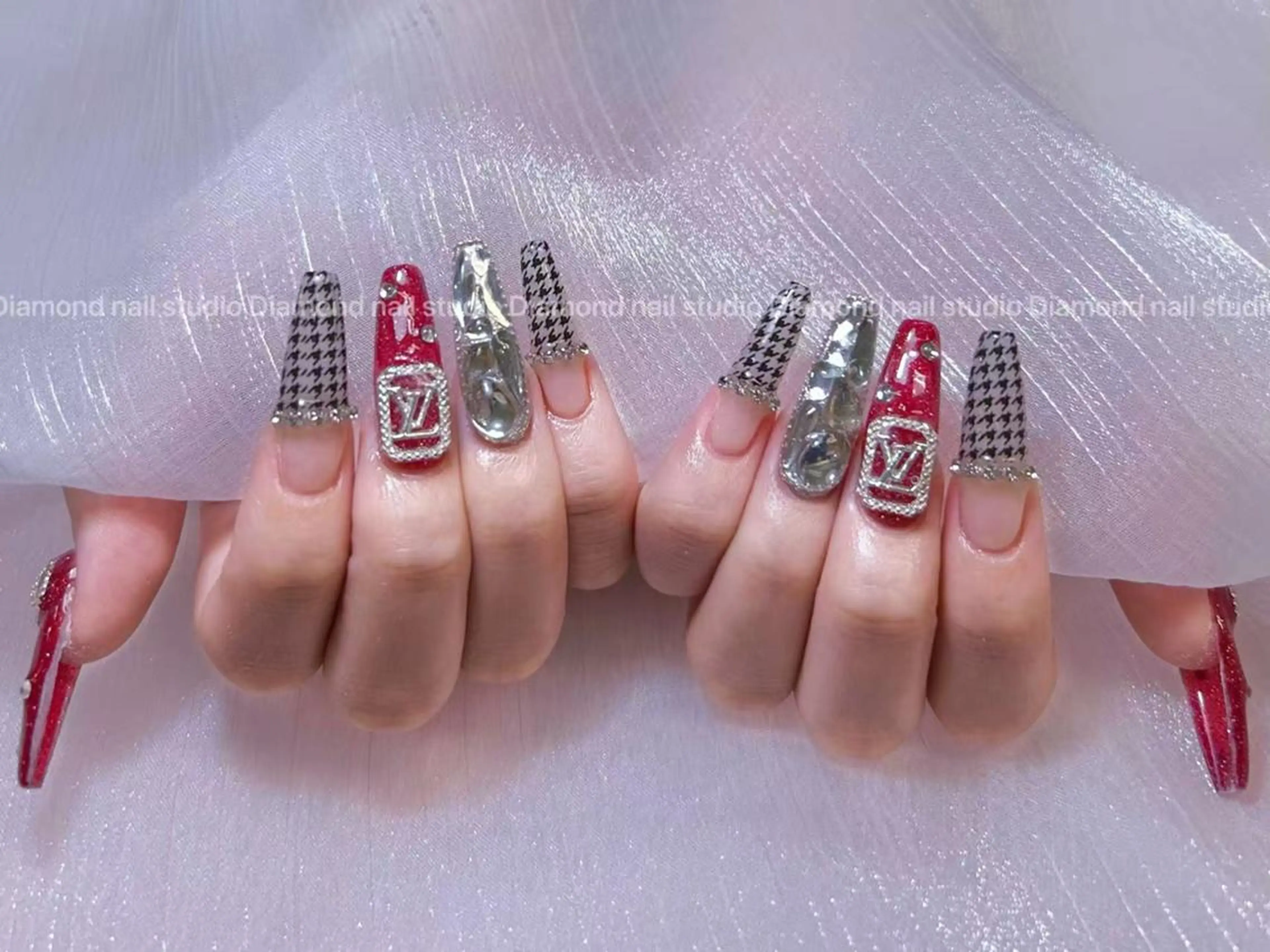 ネイル アートネイル オーロラネイル ガーリー キラキラネイル マグネットネイル ハンドネイル DIAMOND 💅のネイルデザイン