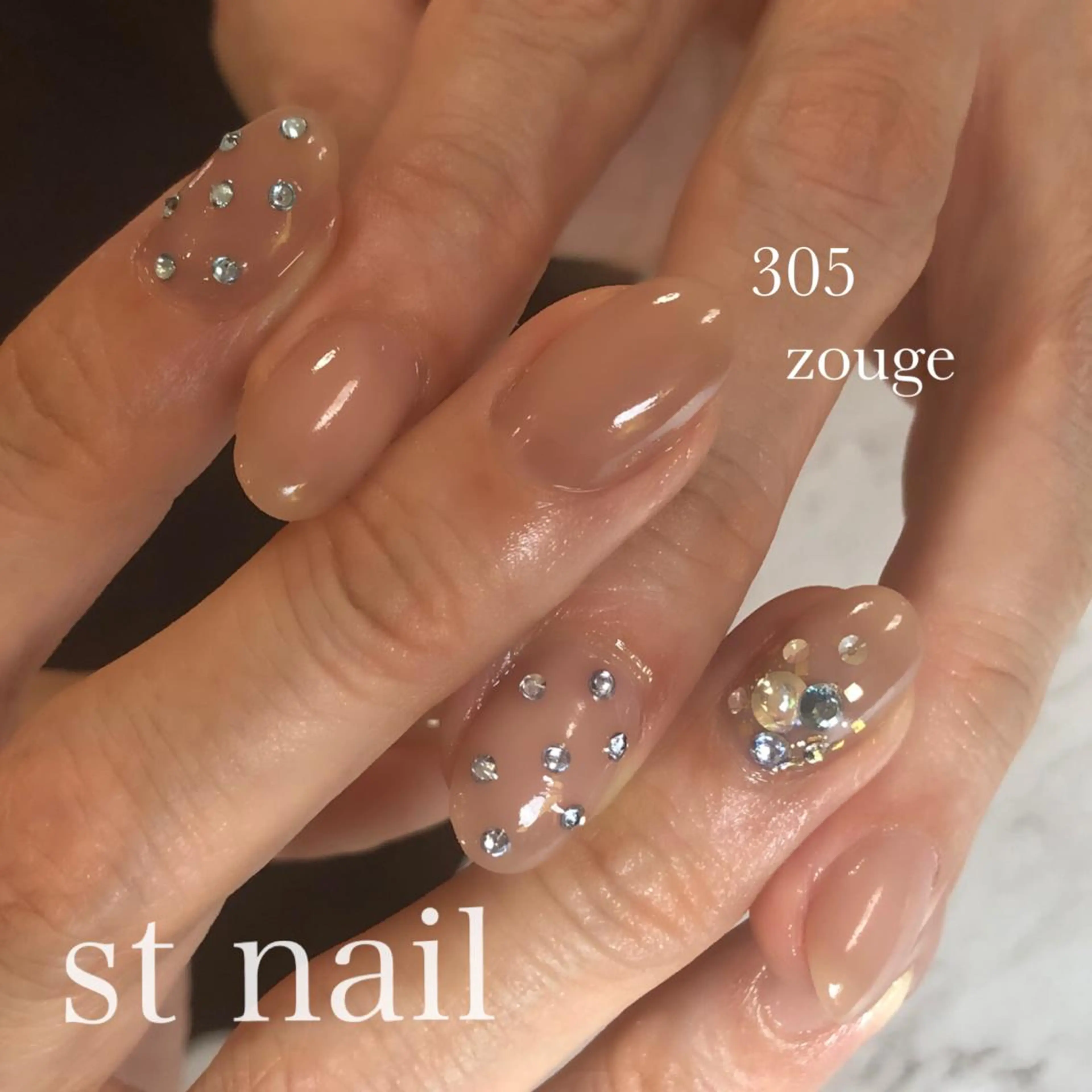 ネイル グリーン オフィスネイル シンプルネイル ストーンネイル ハンドネイル st nailのネイルデザイン