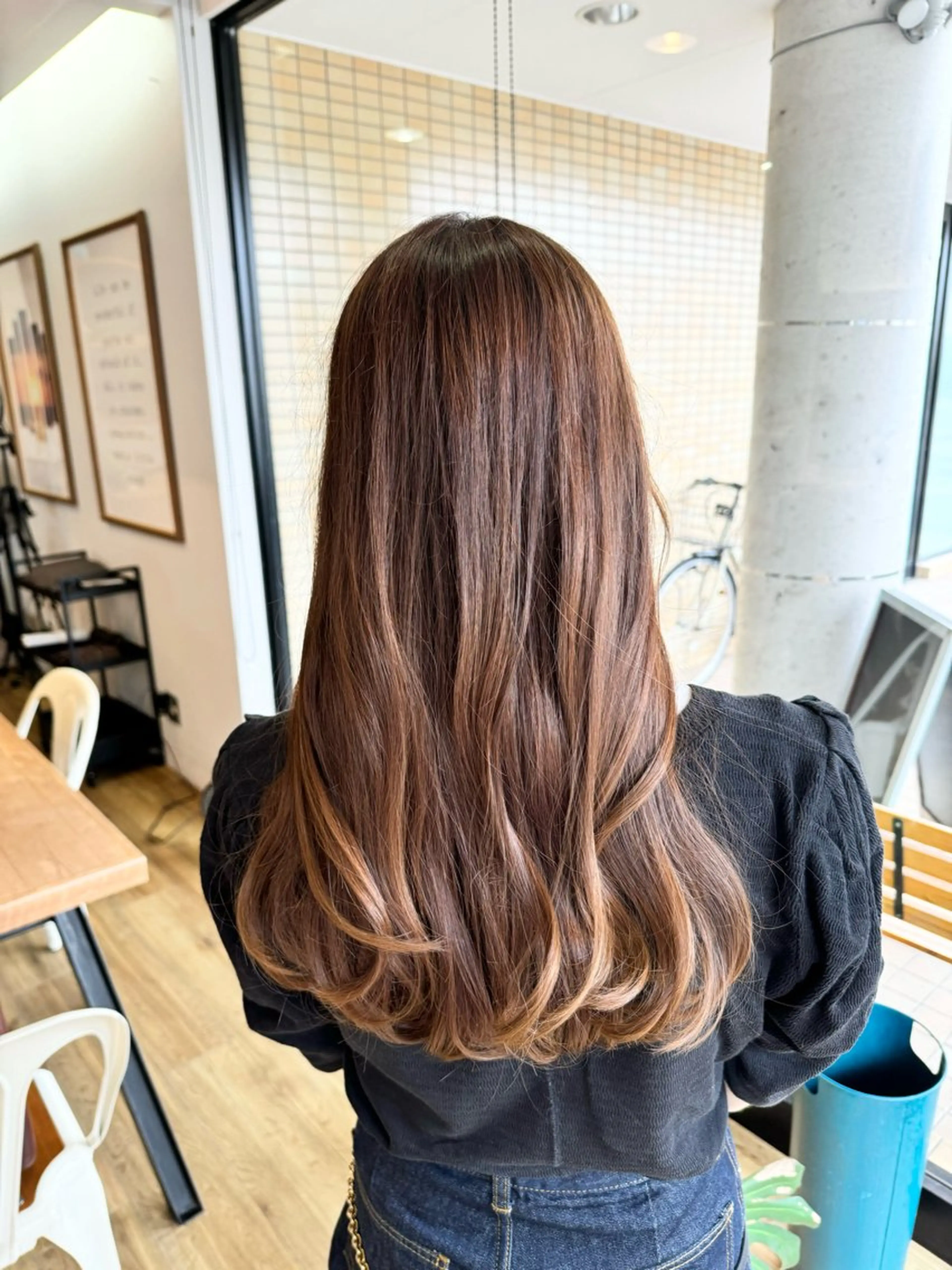ロング カラー ベージュカラー ツキダテ ユイのヘアスタイル