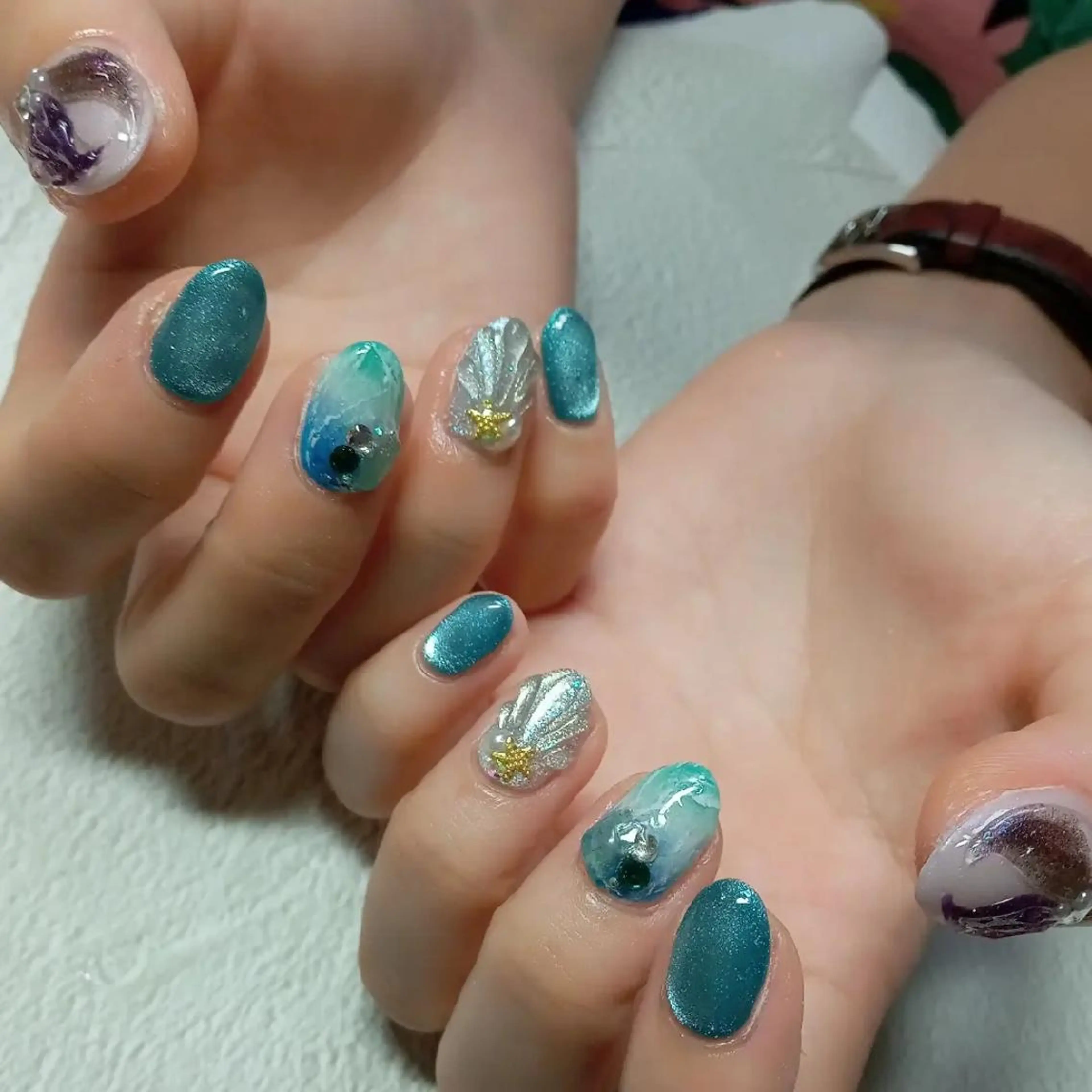 ネイル キラキラネイル マグネットネイル 大理石ネイル(マーブル) 持ち込み ぷっくりネイル ハンドネイル flure de neige yukiのネイルデザイン
