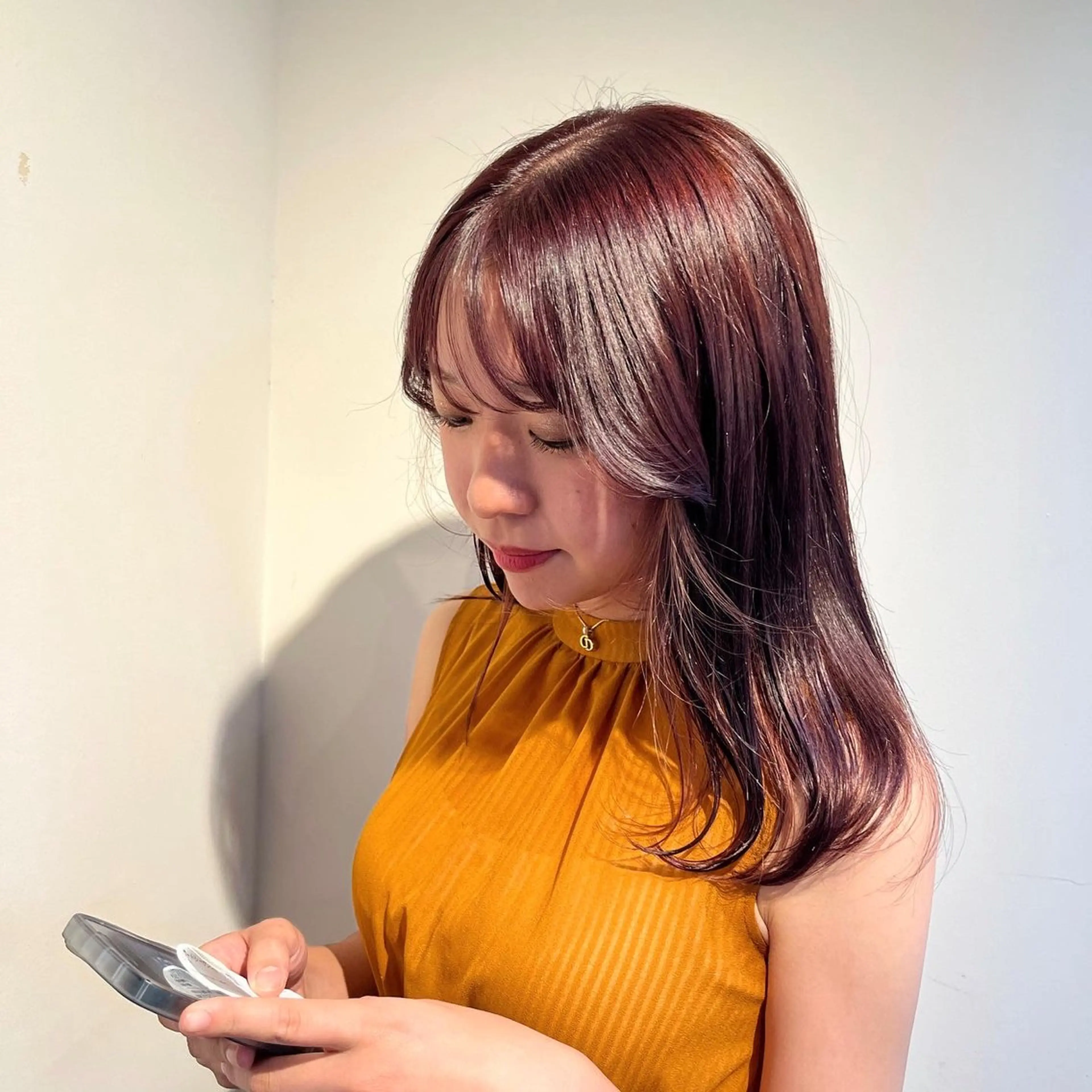 ミディアム カラー ブリーチ ブラウンカラー ブリーチなしカラー ピンクカラー ピンクブラウン 本木下朋花/髪質 改善×ダブルカラーのヘアスタイル