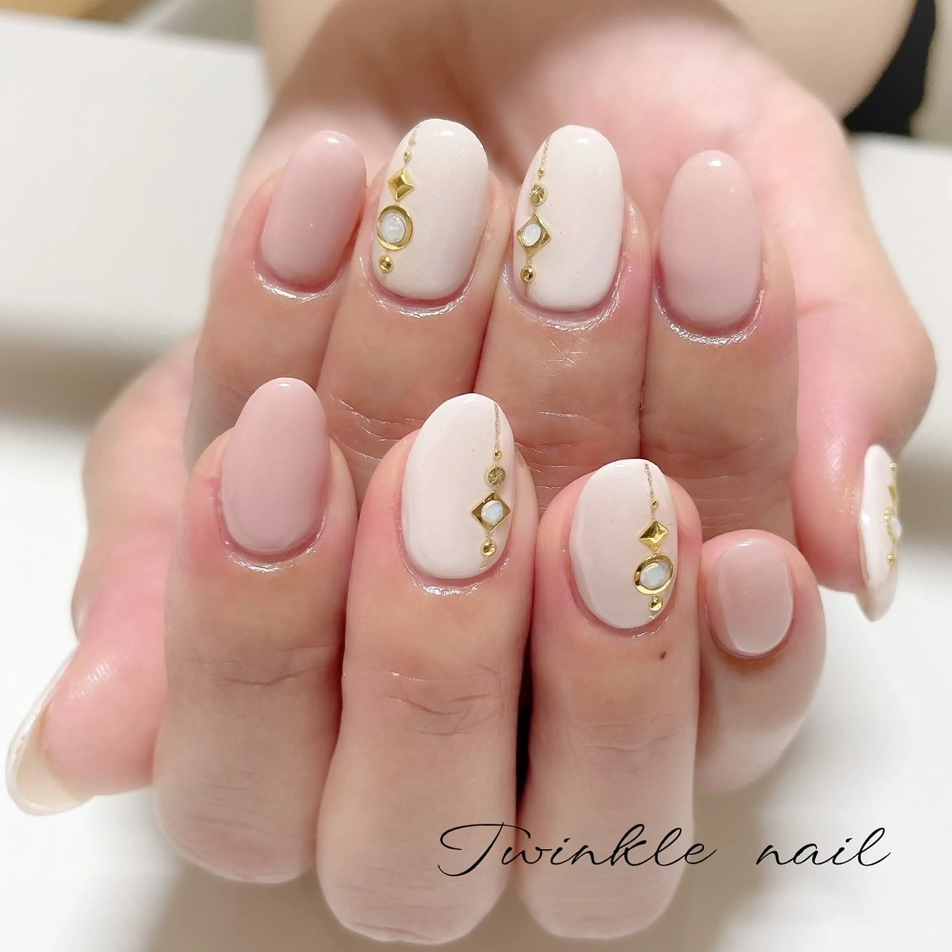 ネイル ハンドネイル ハンドケア 中井 綾香の眉毛・アイブロウイメージ