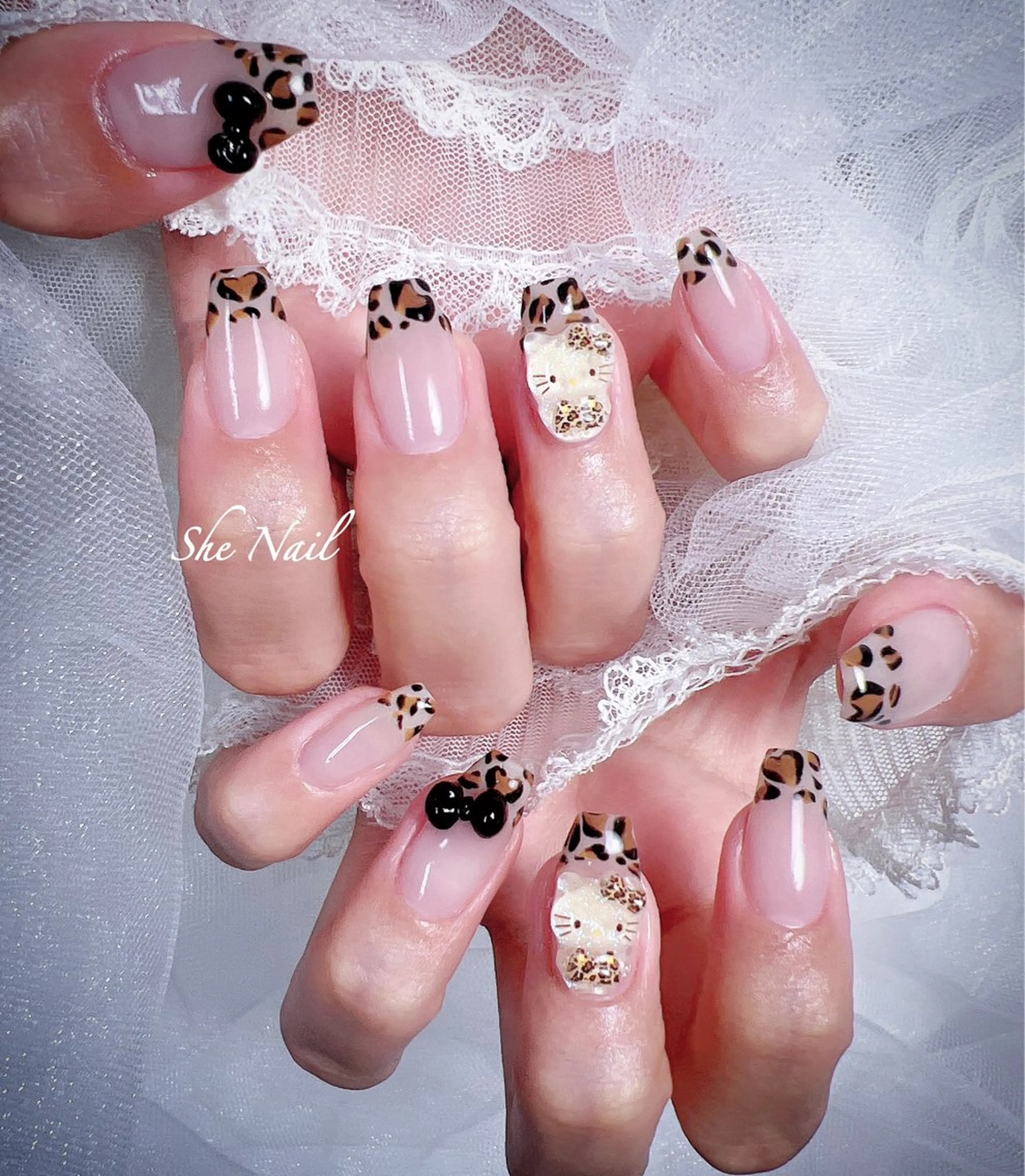 ネイル チークネイル ドット 長さ出し フレンチネイル ガラスフレンチ ハンドネイル She   Nail所属・ISA_ BELLAのネイルデザイン