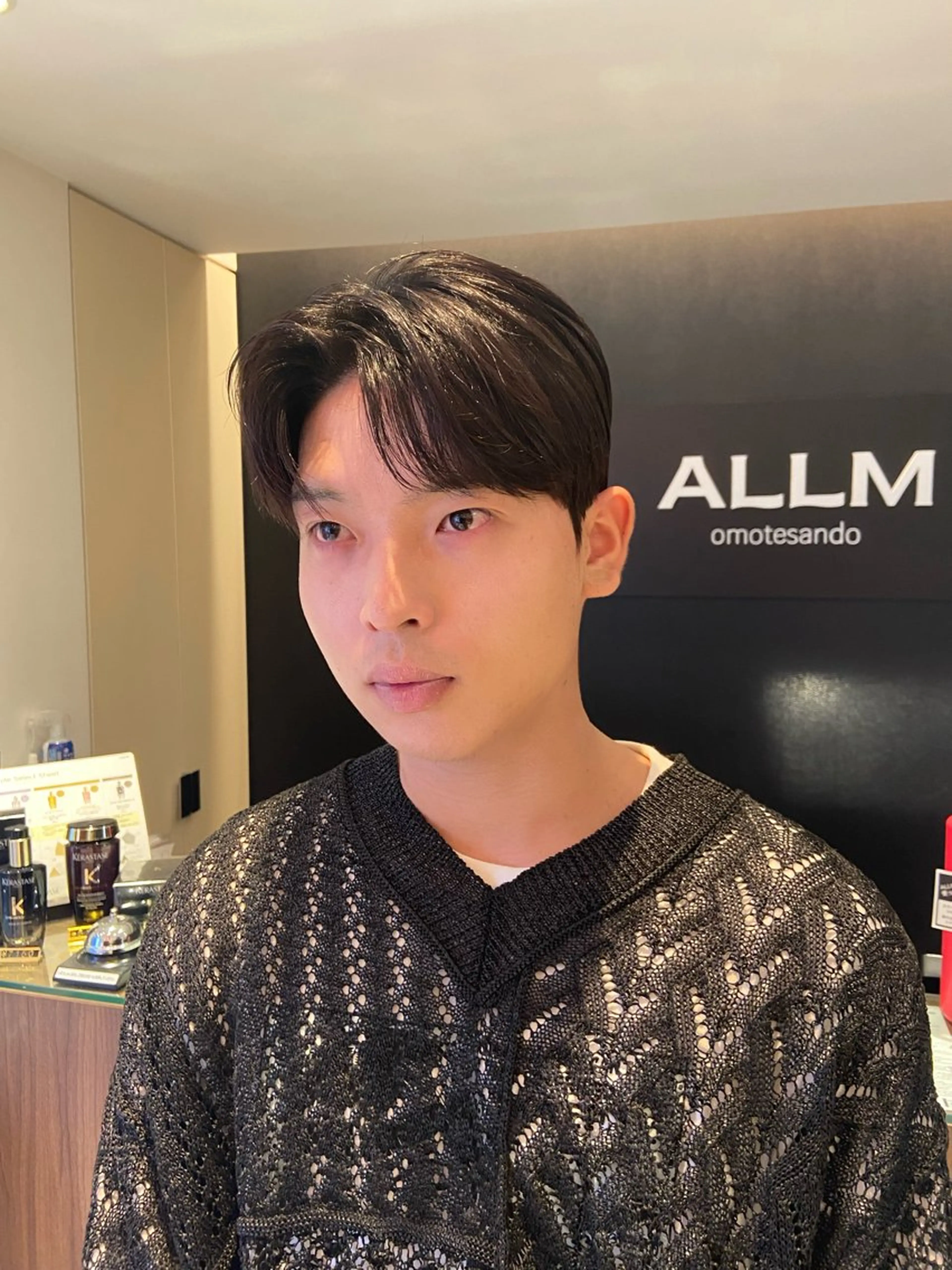 ショート パーマ メンズ センターパート コンマヘア ダウンパーマ カルマパーマ メンズ韓国風 YUKI🇰🇷 カルマ／ダウンパーマのヘアスタイル