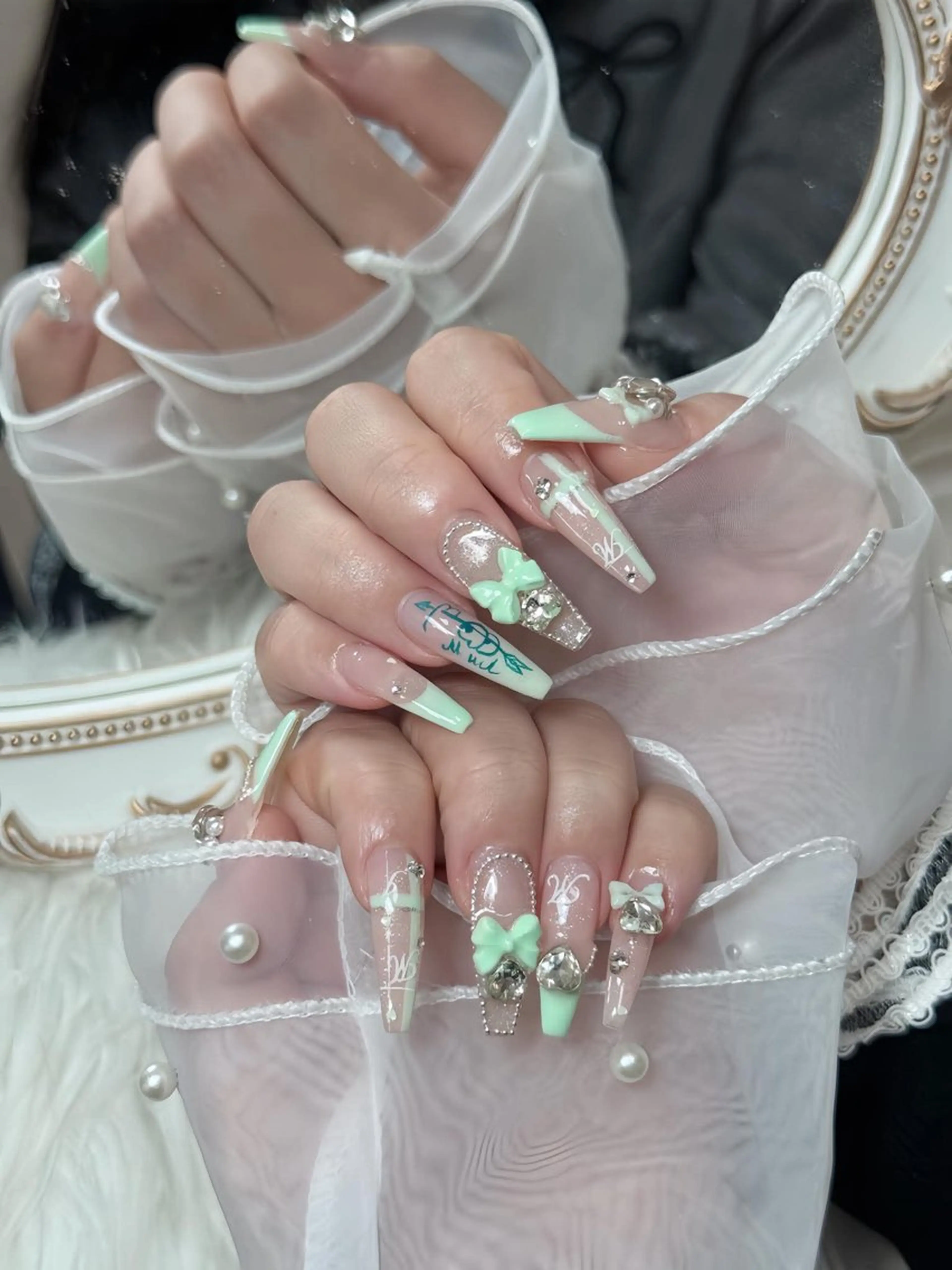 ネイル チークネイル ドット フレンチネイル グラデーション ハート ハンドネイル Julli NailStudioのネイルデザイン