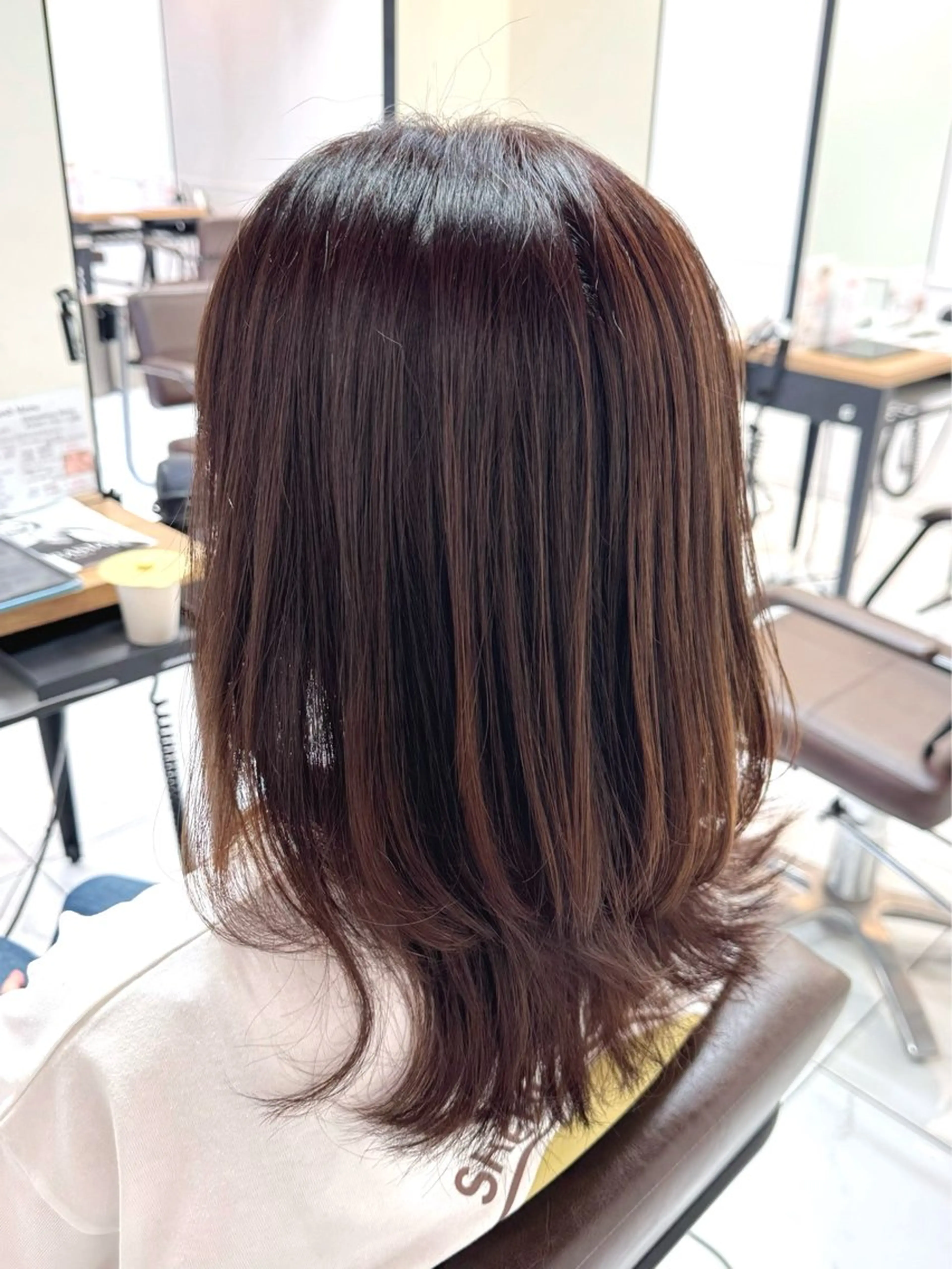 セミロング 八木 菜美のヘアスタイル