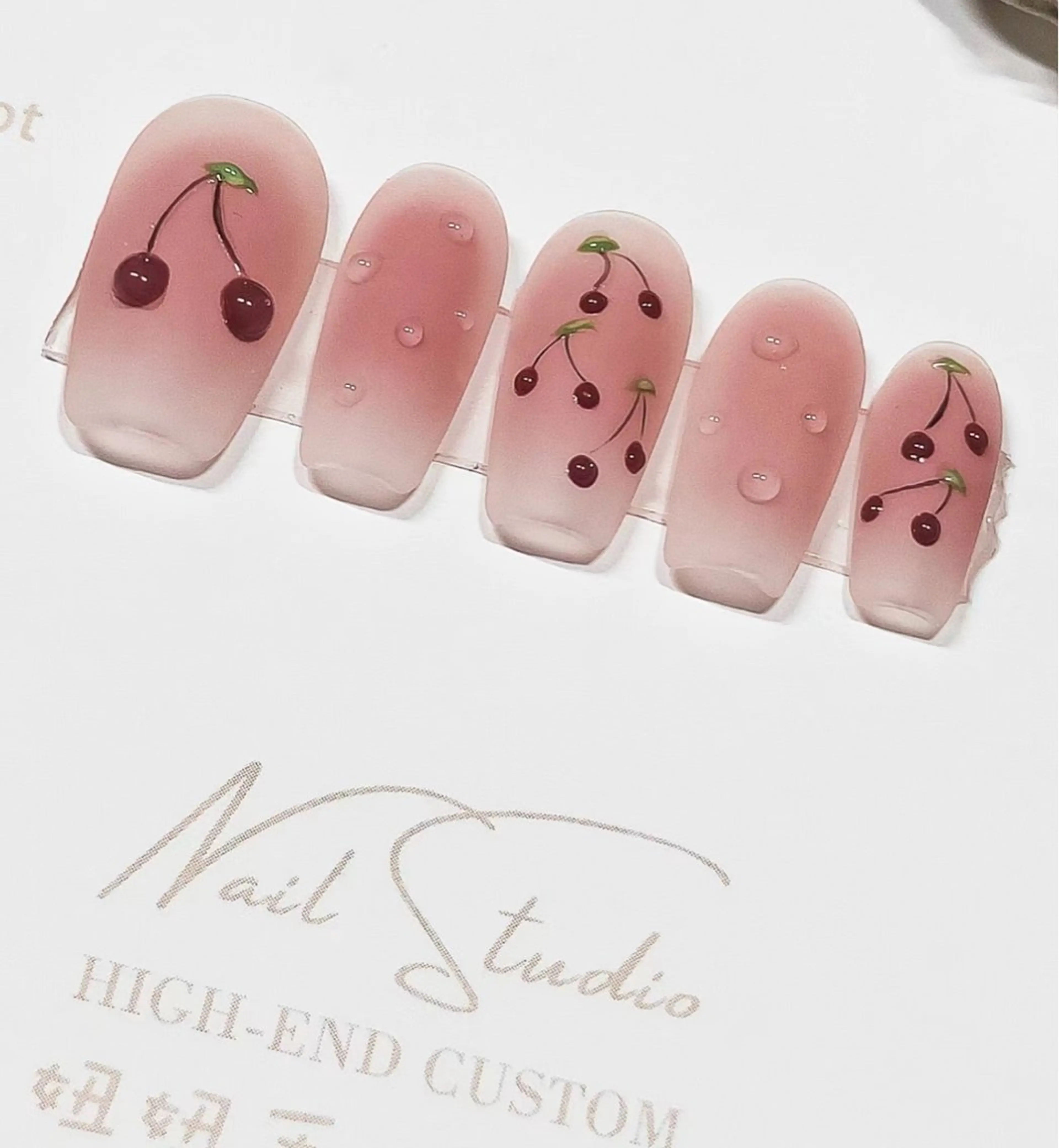 ネイル チークネイル ホログラムネイル ストーンネイル ユミ nailのネイルデザイン