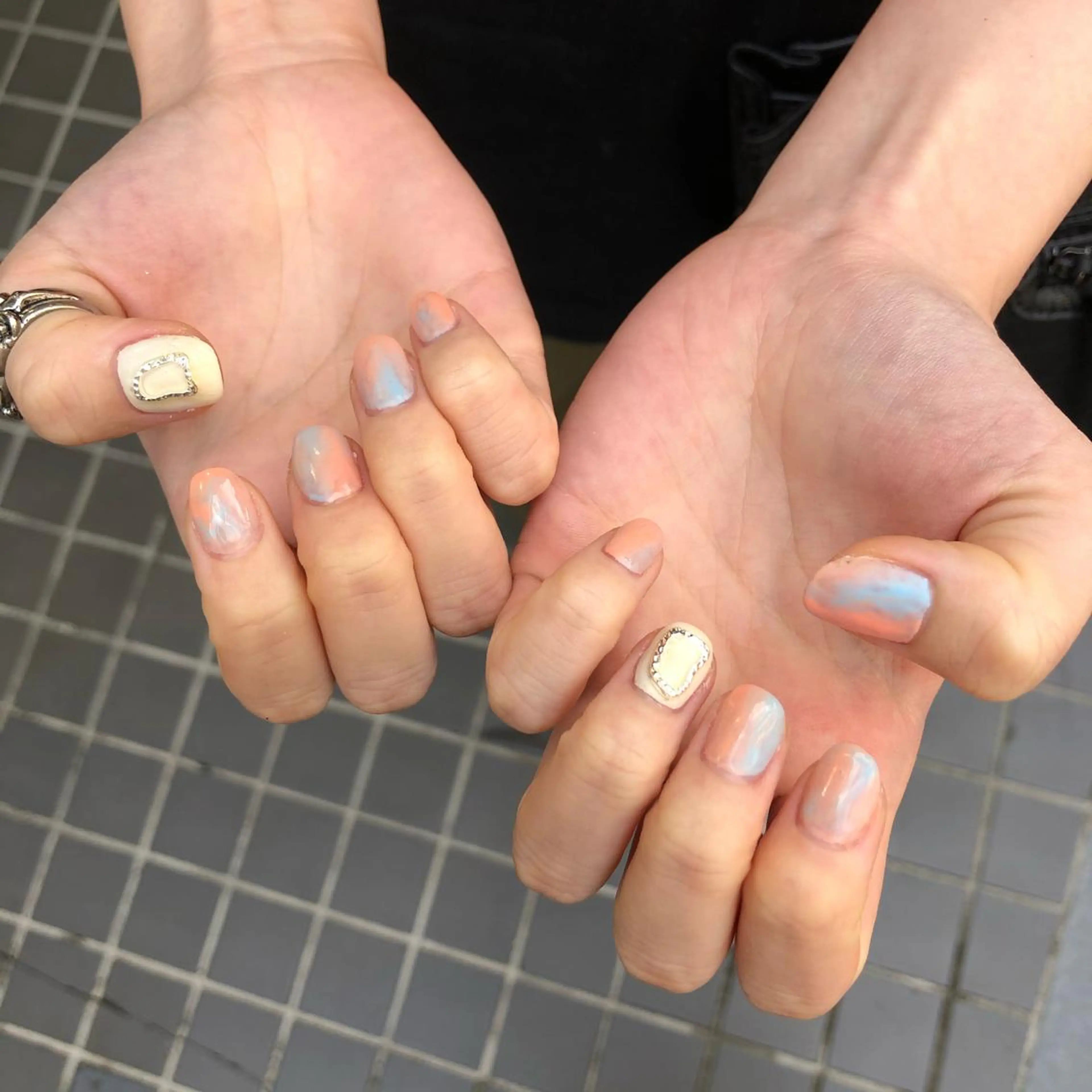 ネイル ニュアンスネイル 河野 弥月のネイルデザイン