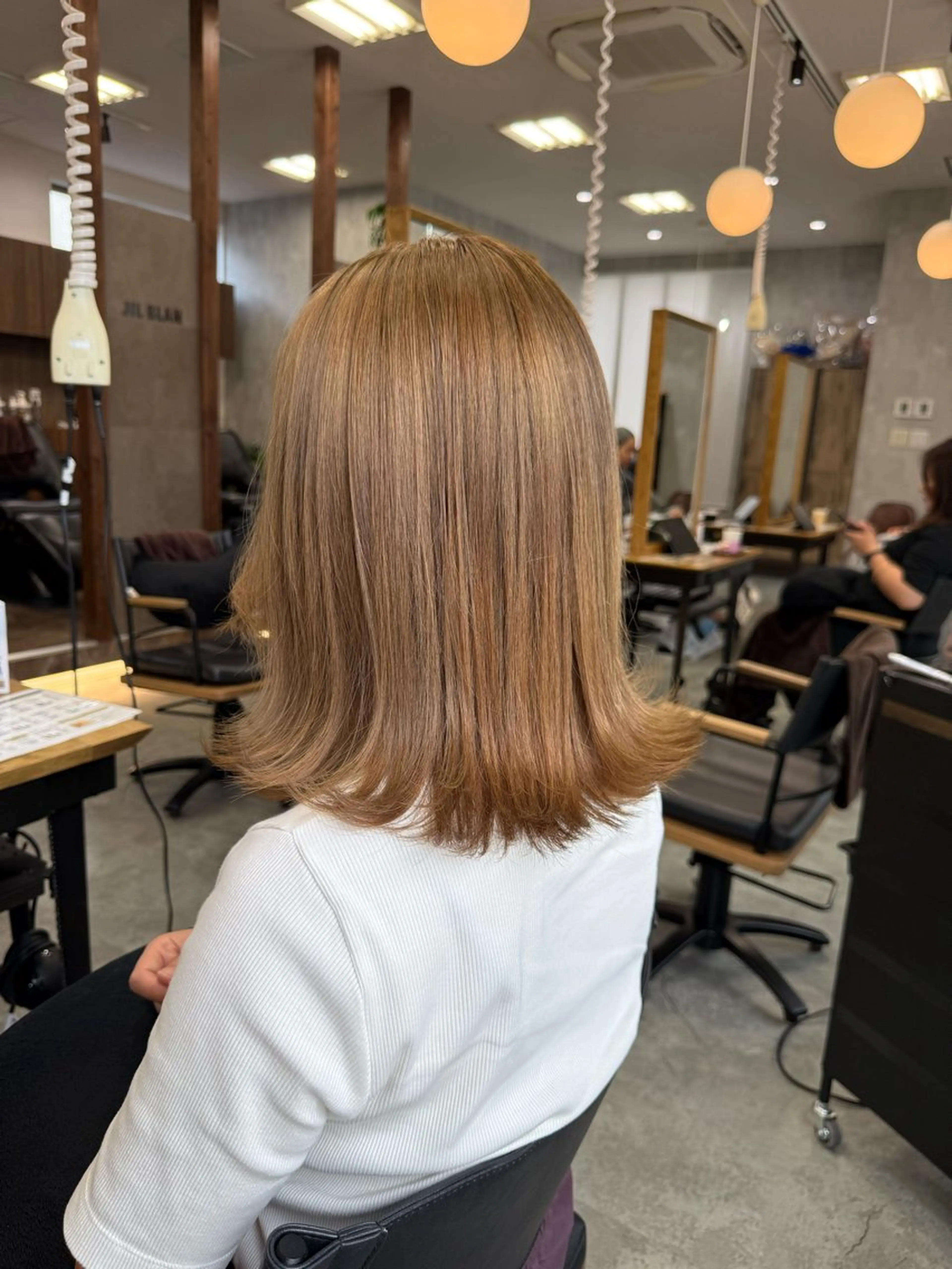 ミディアム 市毛 結菜のヘアスタイル