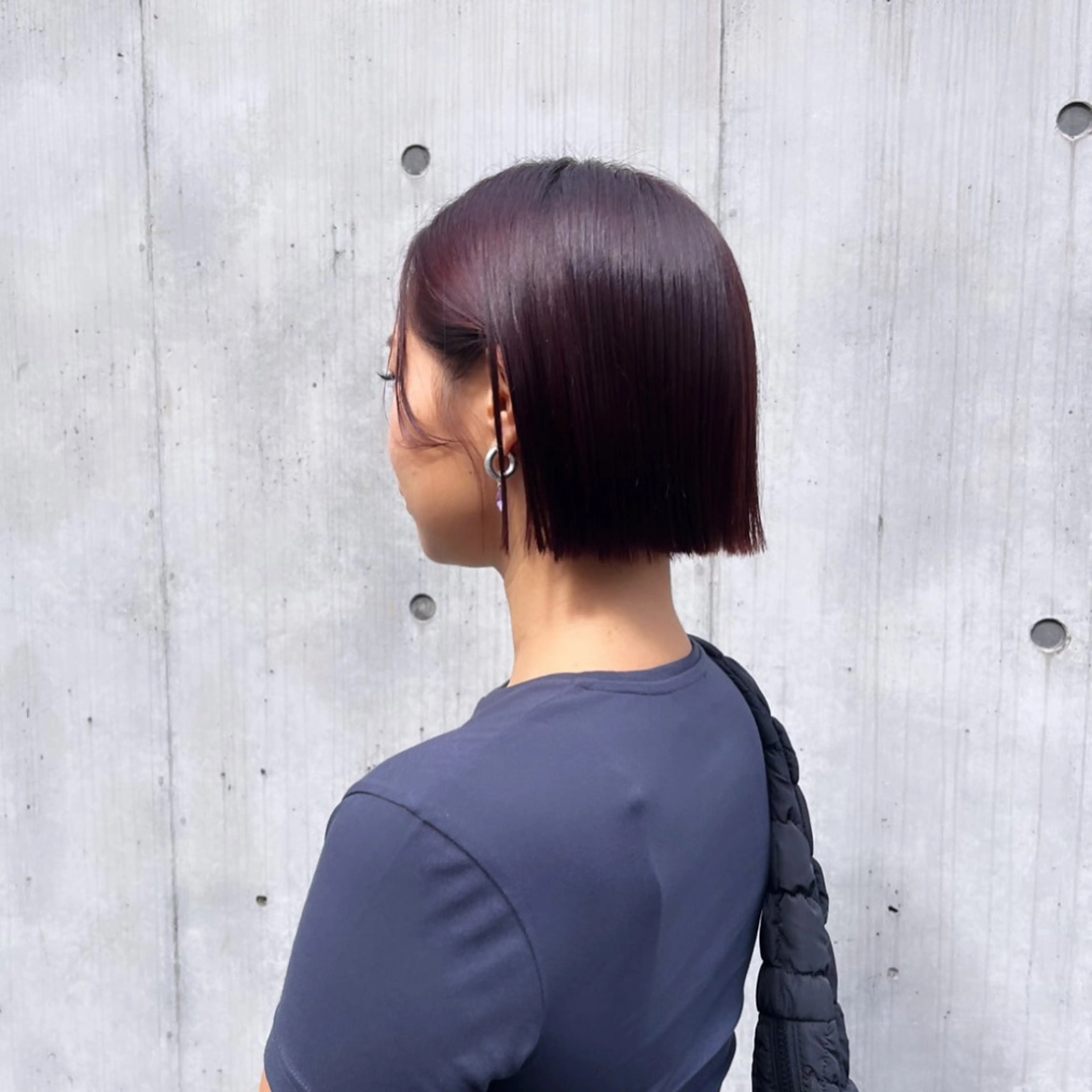 ショート カラー ボルドーカラー ブラウンカラー カシス 透明感カラー レッドカラー カット ヘアカラー トリートメント ヘッドスパ ヘアセット カジュアルを女っぽく 𝗮𝘆𝗮𝗰𝗼のヘアスタイル