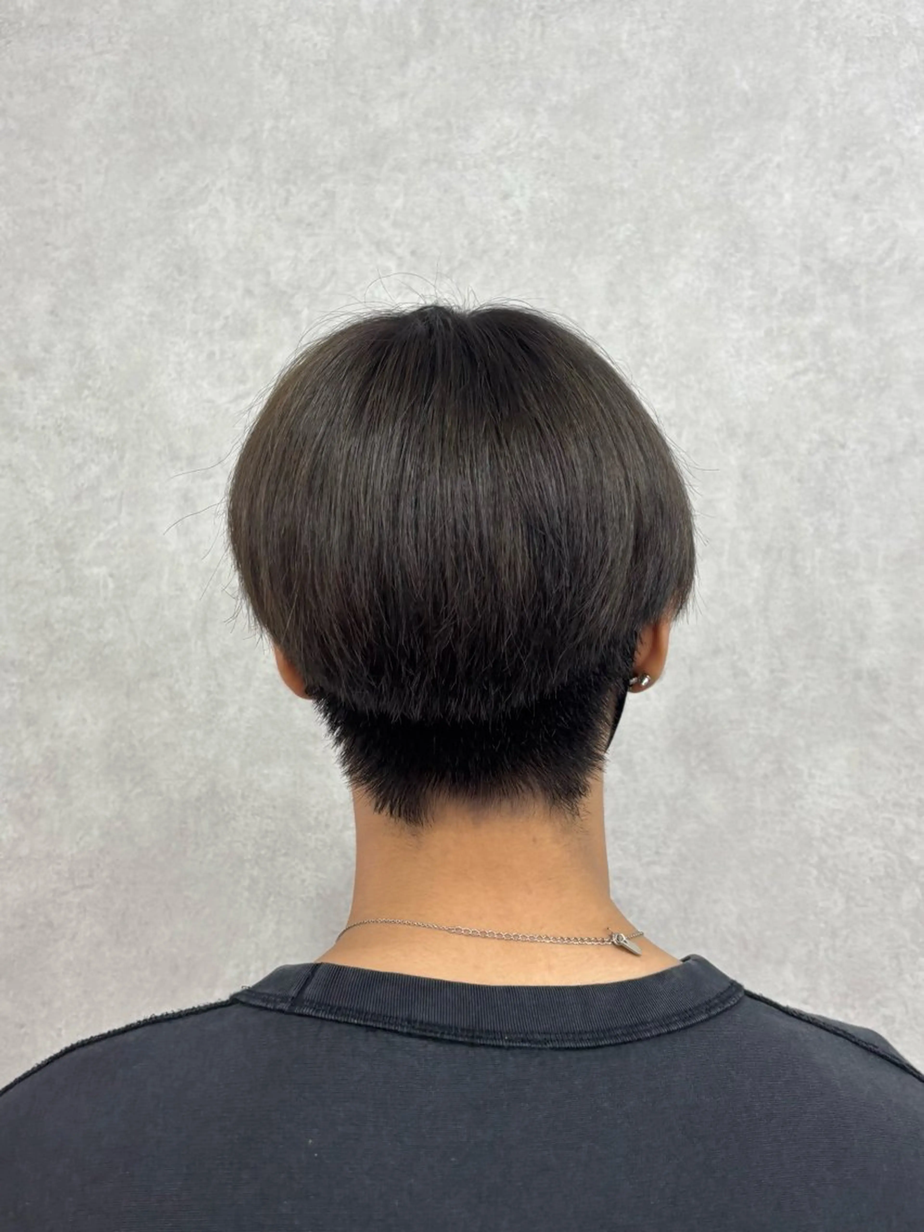 ショート カラー アッシュ アッシュブラウン ブラウンカラー 倉澤 愛理のヘアスタイル