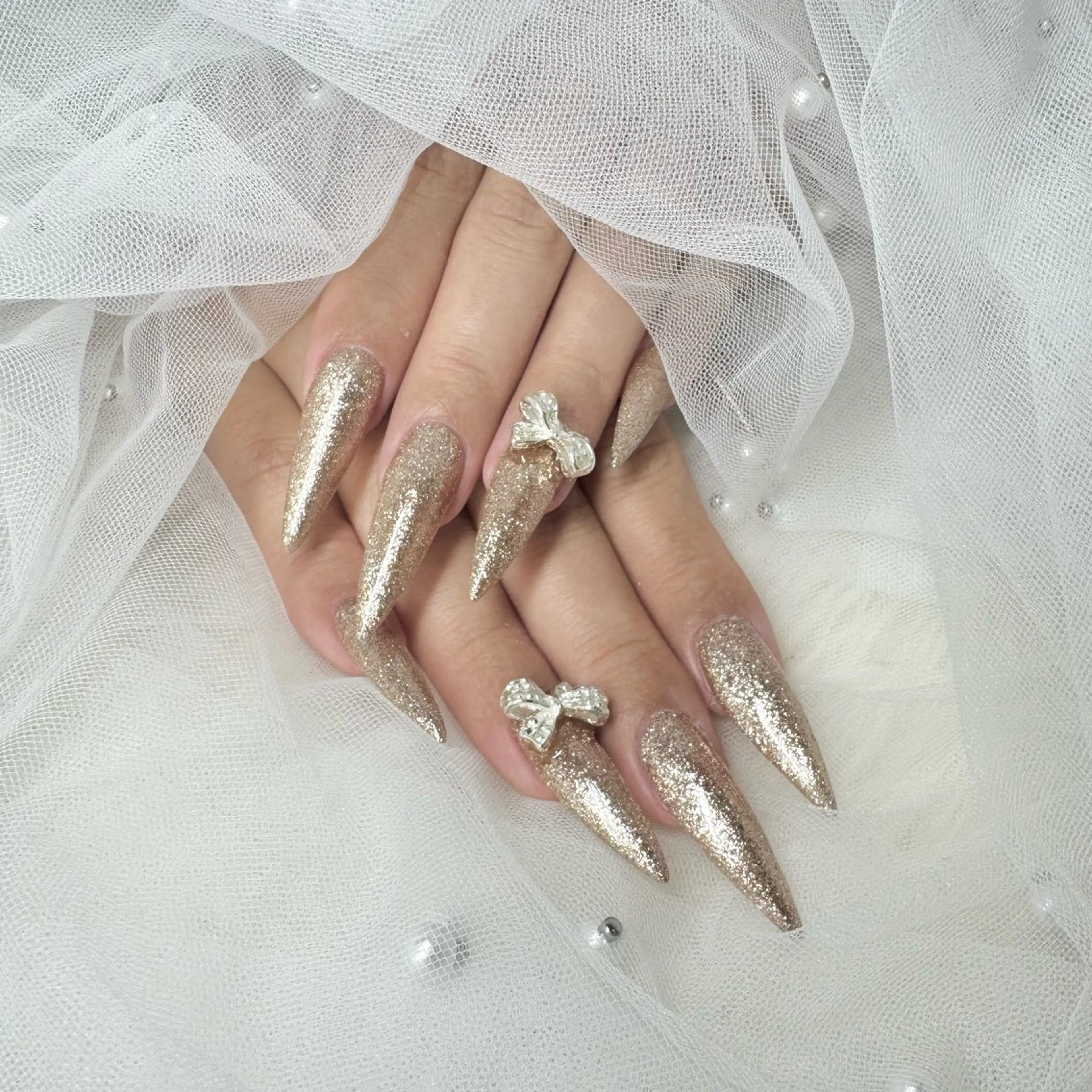 ネイル フットネイル ジェルネイル キラキラネイル ロングネイル オフィスネイル ハンドネイル AYAKA🩵難波♡ 韓国ネイルで可愛く♡のネイルデザイン