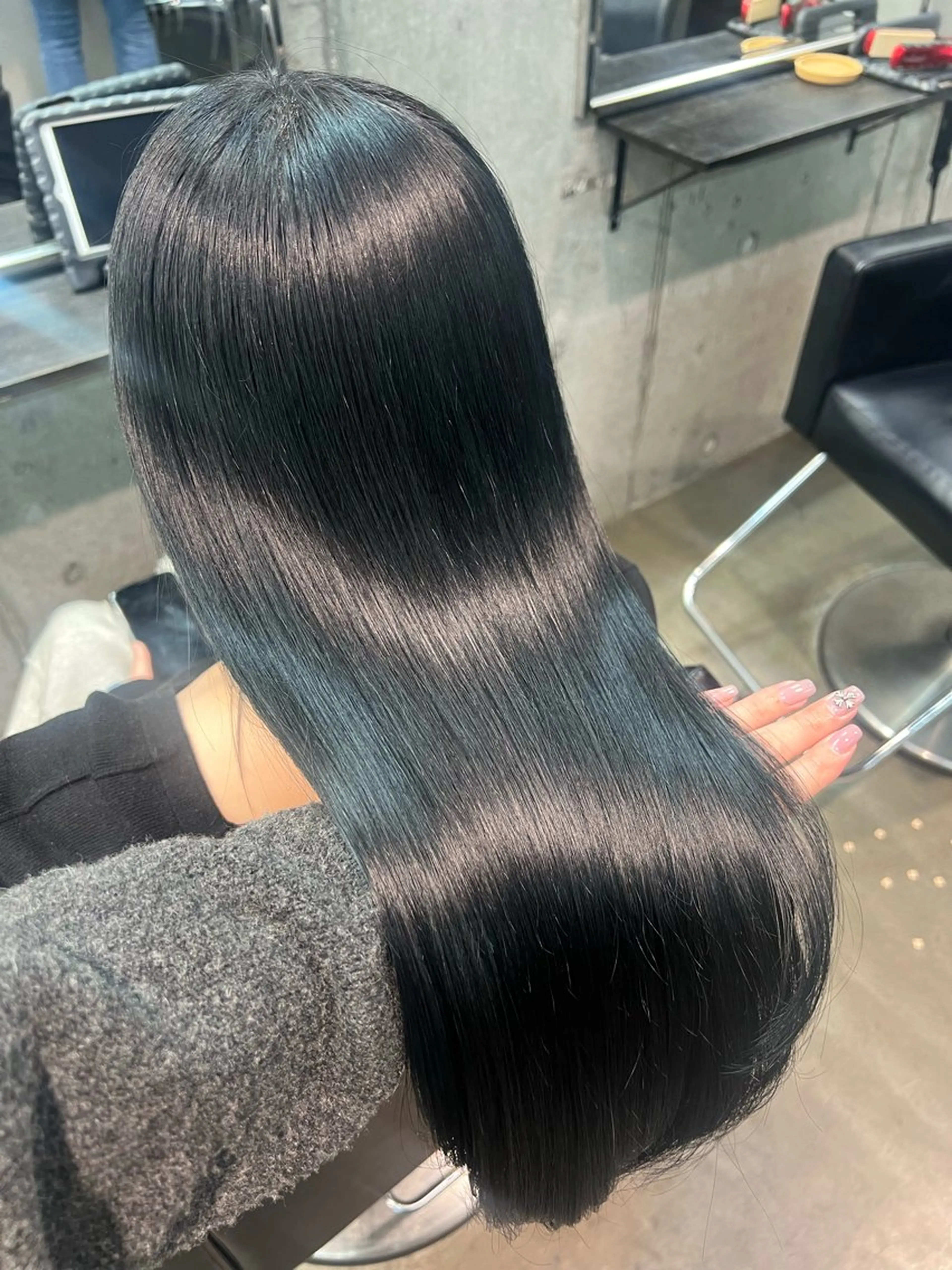 セミロング カラー 黒髪 ブルーカラー ブルーブラック 透明感カラー 髪質改善 カット 縮毛矯正 トリートメント 透明感カラー ✨ 韓国艶髪💗菅原のヘアスタイル