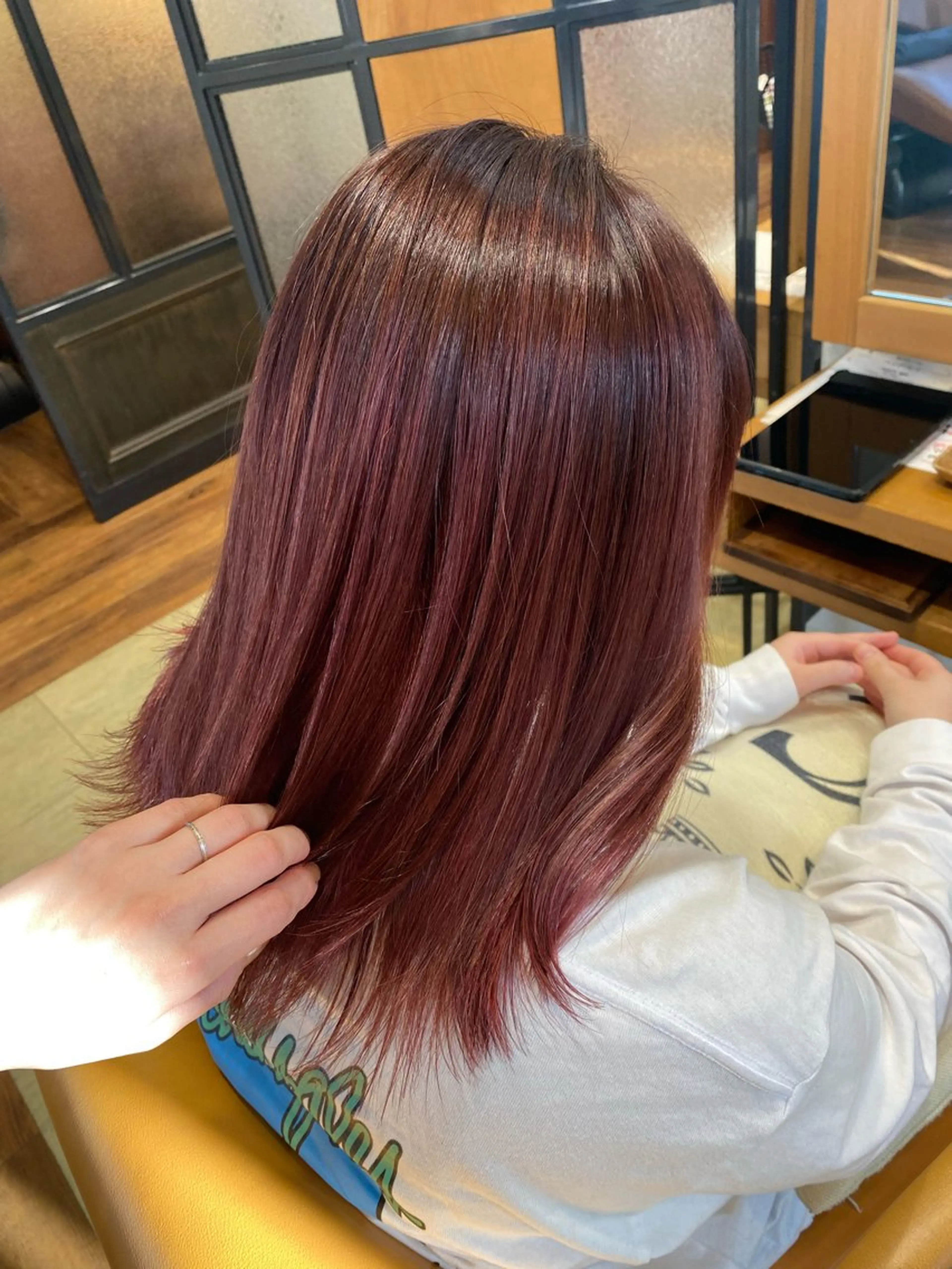 ミディアム カラー 石毛 ひかるのヘアスタイル