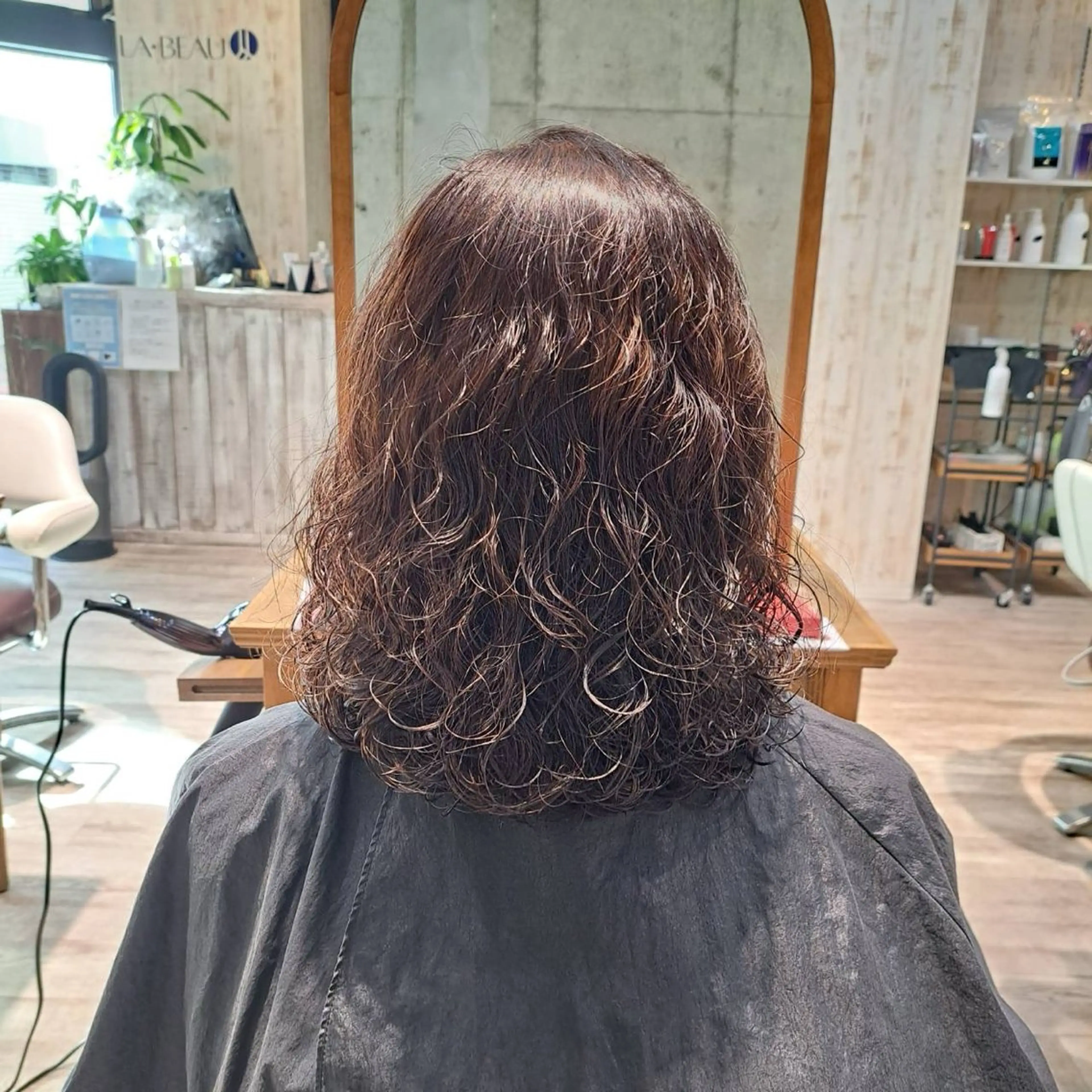 ミディアム パーマ LA・BEAU 赤羽店所属・千葉 優奈のヘアスタイル