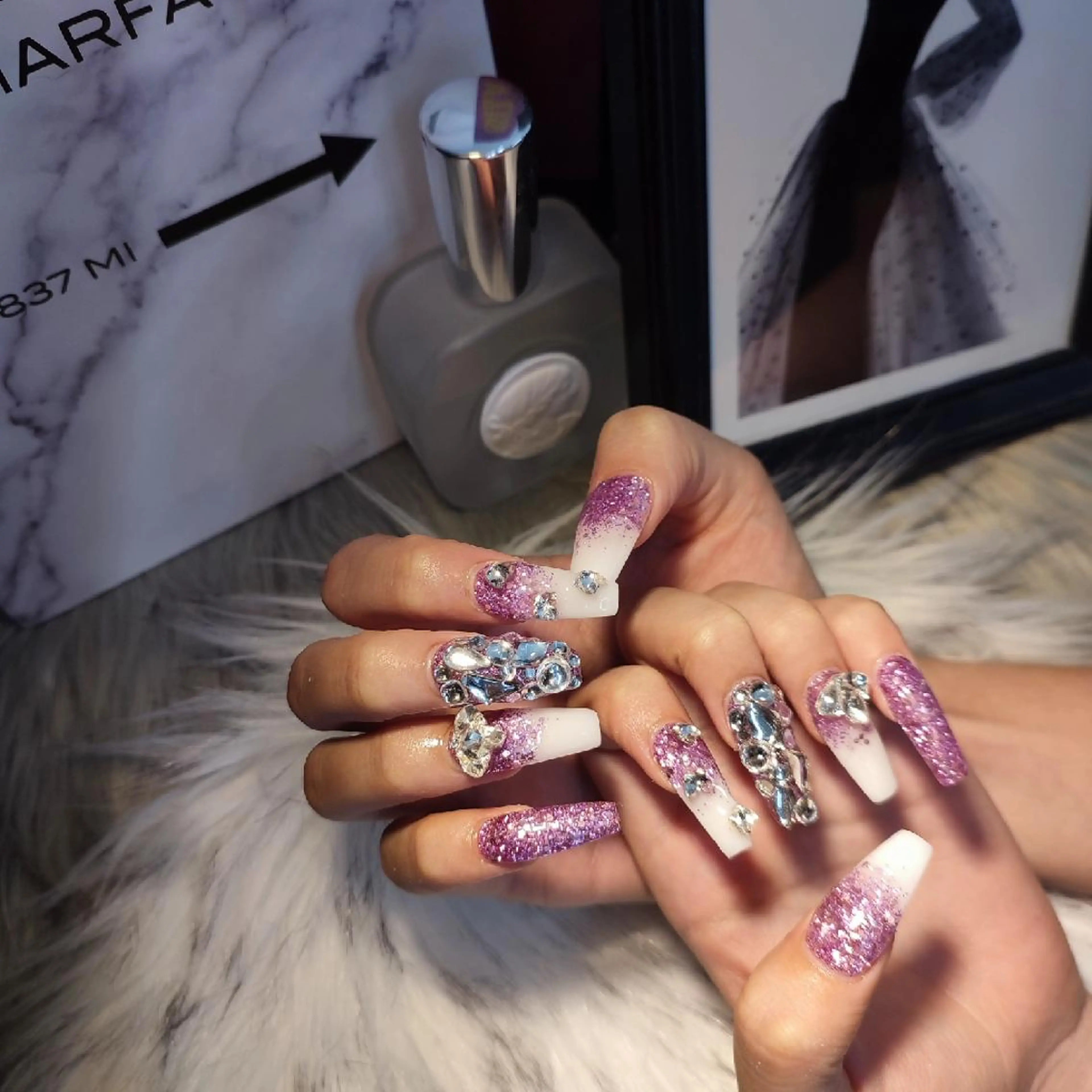 ネイル ハンドネイル RUNWAY 　　の眉毛・アイブロウイメージ