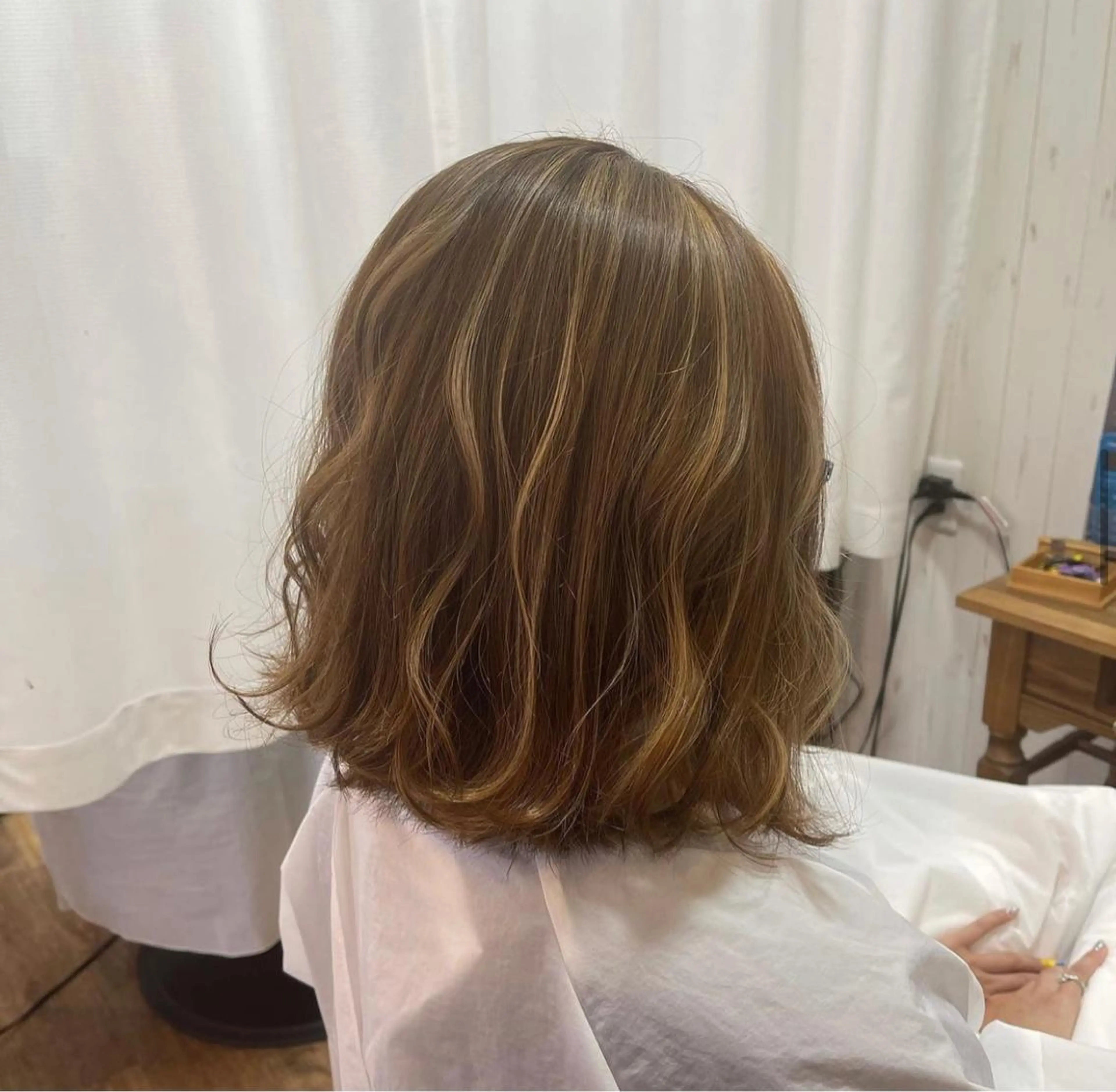 ミディアム カラー ハイライトカラー ハイライト ヘアカラー トリートメント &chaLme   心斎橋所属・emi/髪質改善/ 韓国風/艶カラーのヘアスタイル