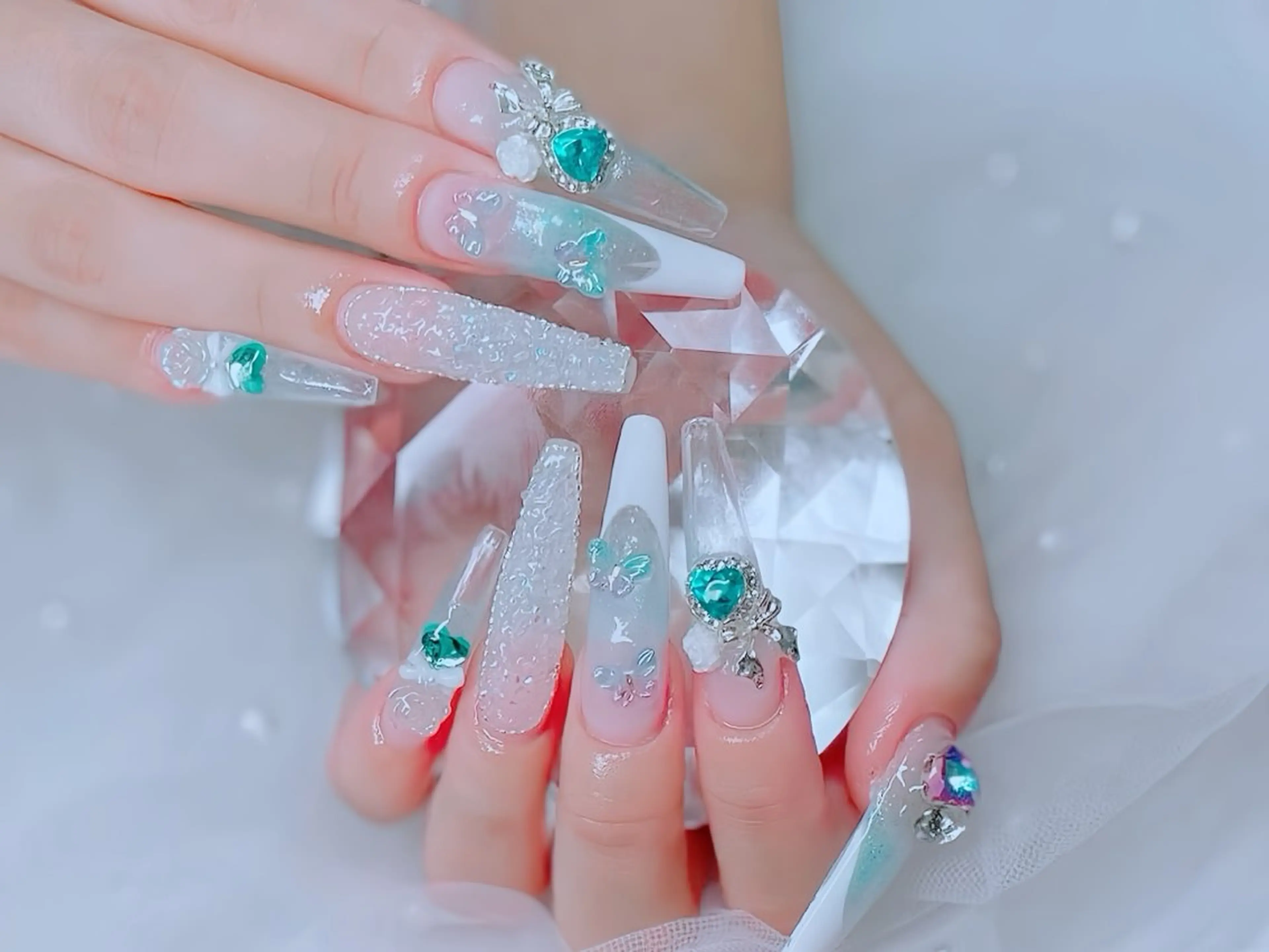 ネイル チークネイル フレンチネイル ガラスフレンチ グラデーション キラキラネイル ハンドネイル Rin Nail 新大久保店のネイルデザイン