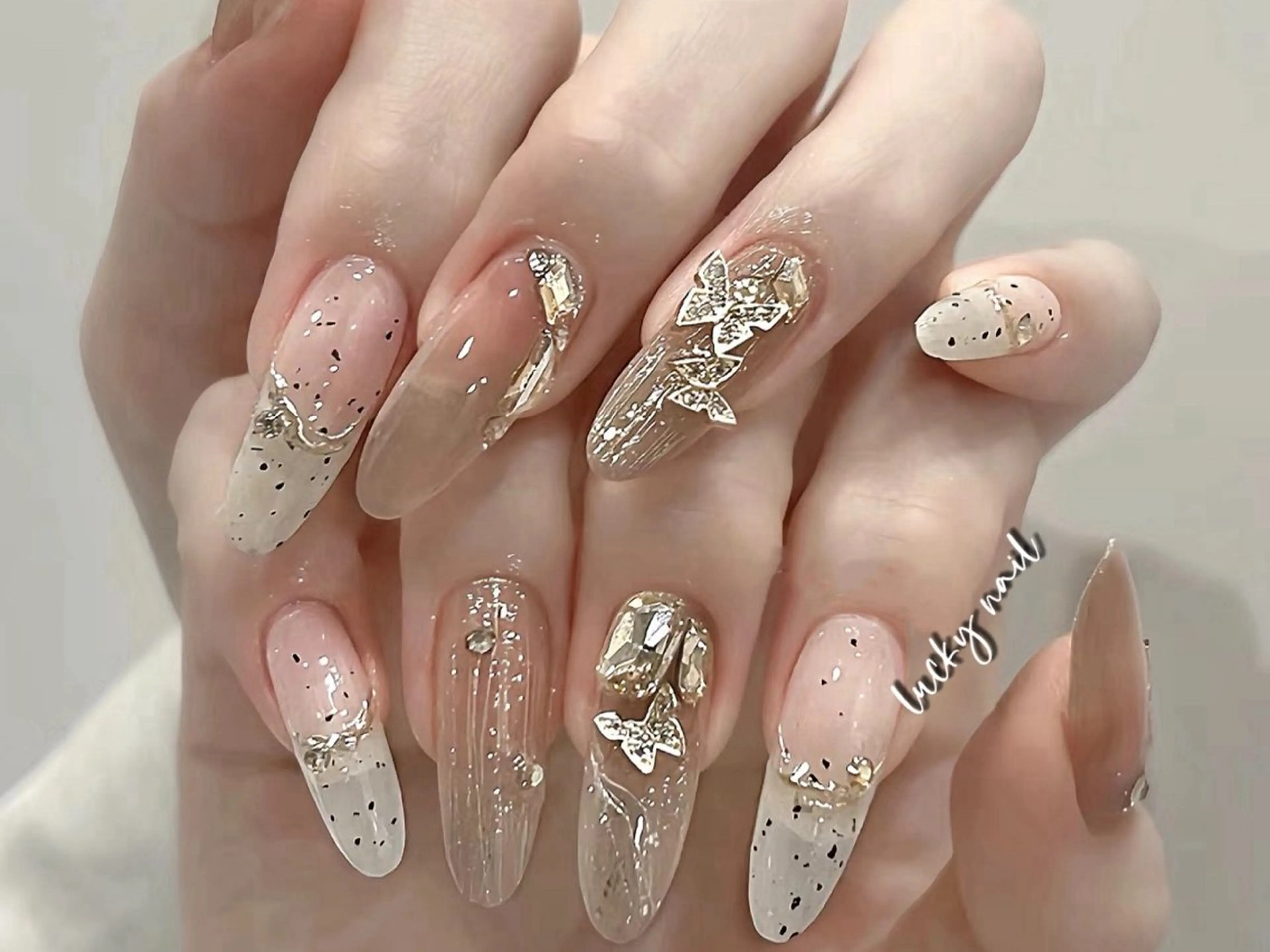 ネイル アートネイル チークネイル 長さ出し ジェルネイル マグネットネイル ハンドネイル ハンドケア ラッキーネイルサロン 西川口東口店のネイルデザイン