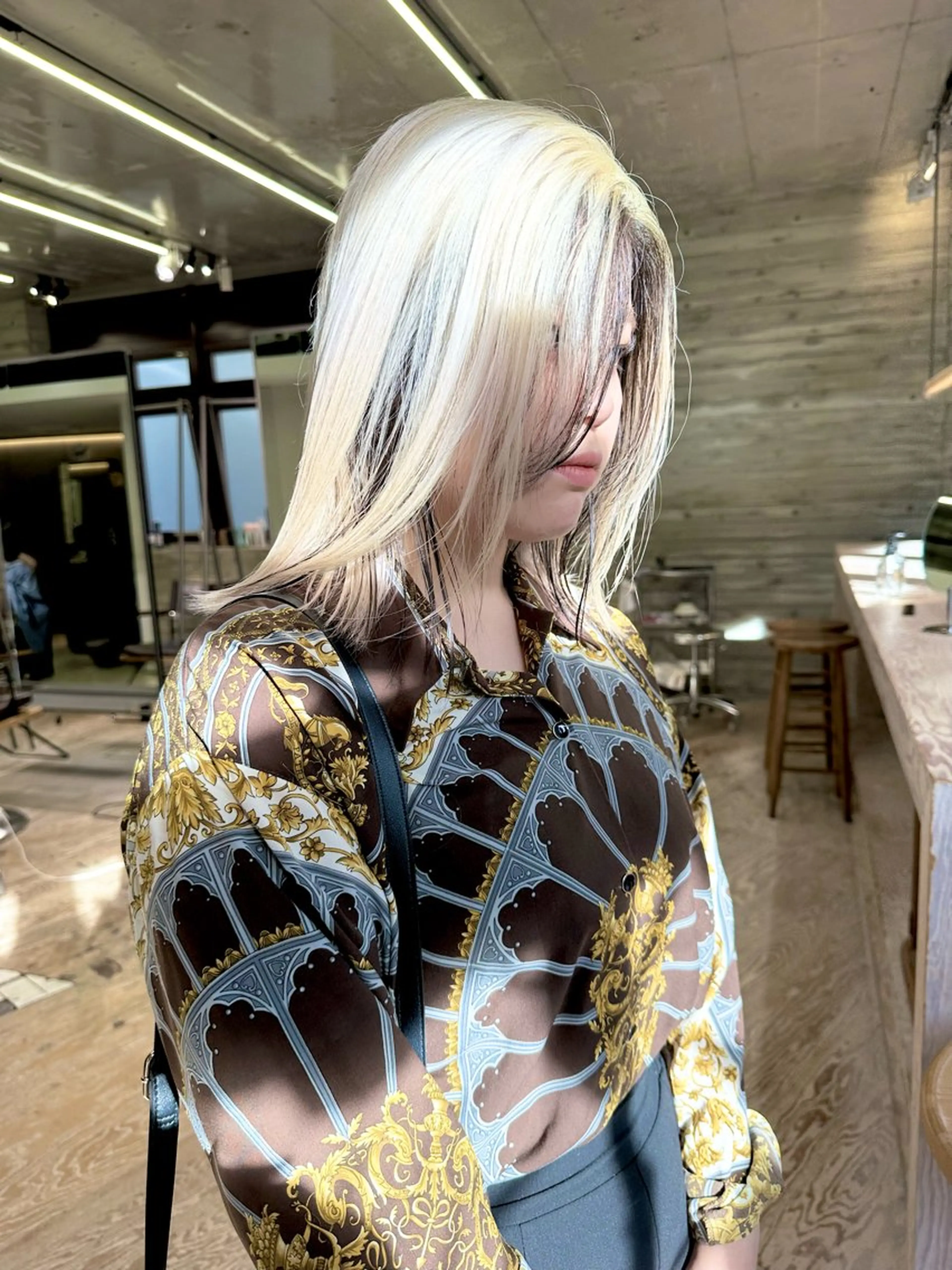 ミディアム カラー ハイトーンカラー ヘアカラー トリートメント kai .のヘアスタイル