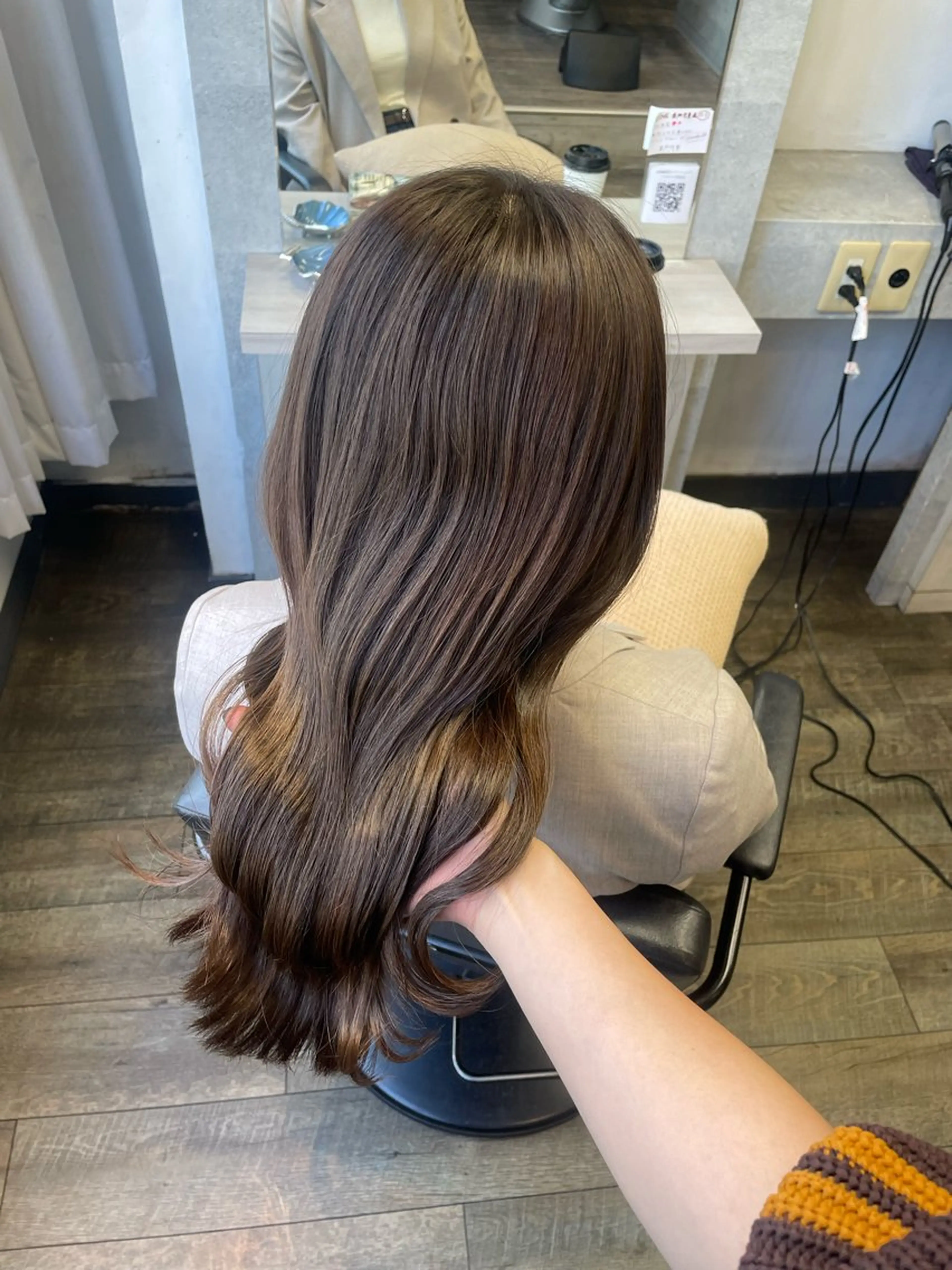 ロング ヘアカラー 西浦 安珠のヘアスタイル