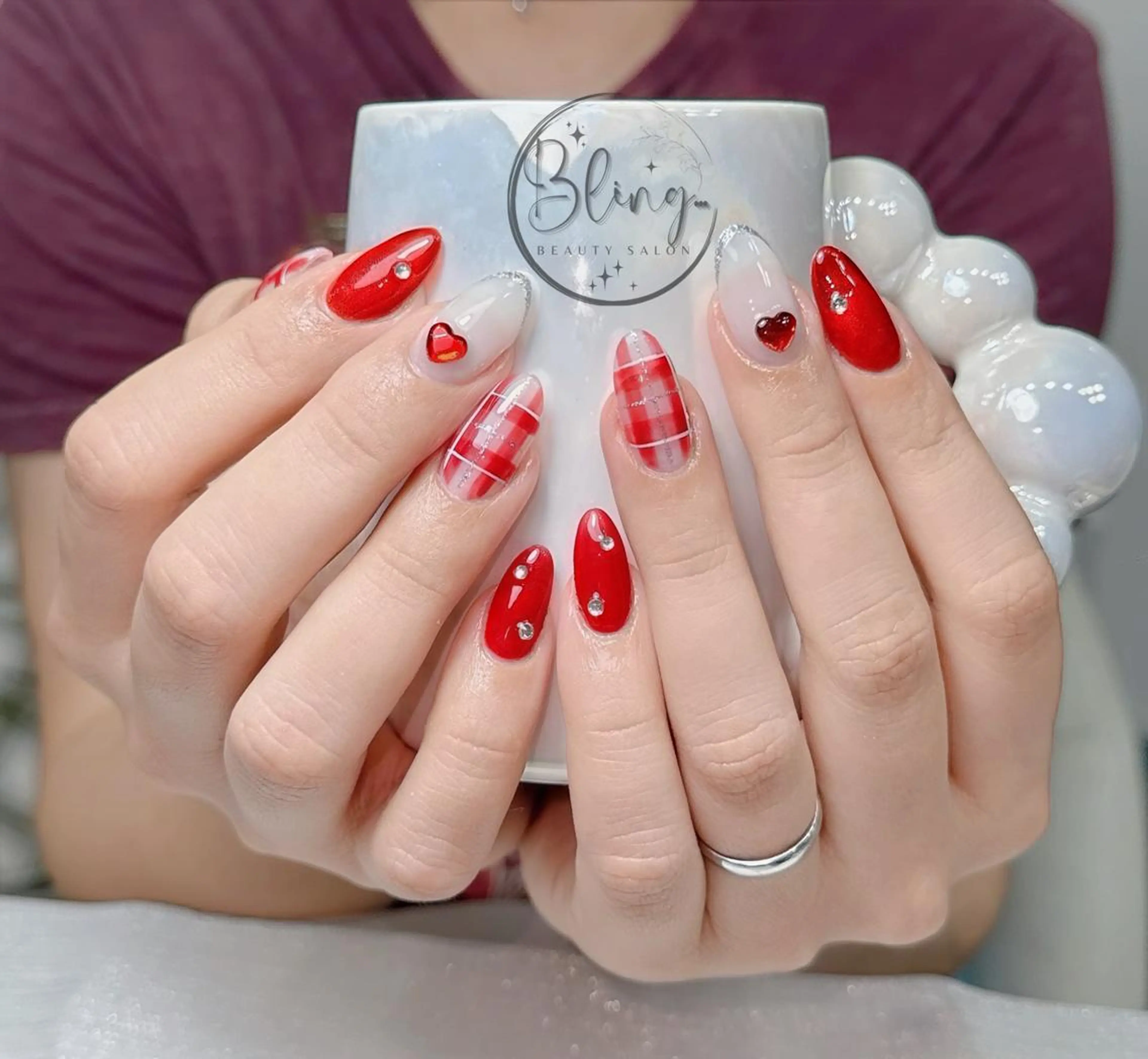 セミロング 韓国風ヘア ハンドネイル Bling Salonのネイルデザイン