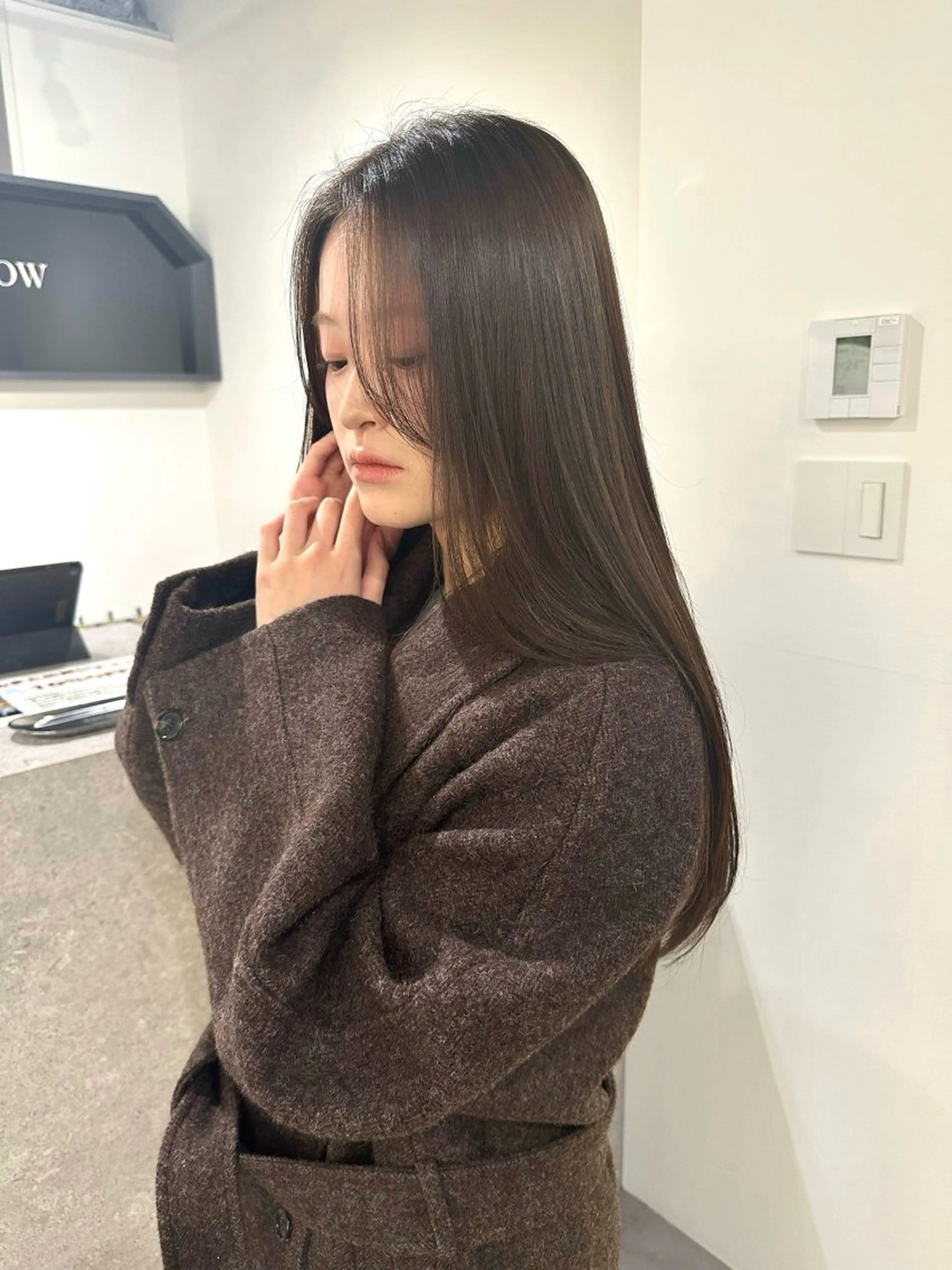 ロング 顔周りカット レイヤーカット ロング カット ヘアカラー トリートメント アンニュイヘア/ 顔周りカット/眞弓萌のヘアスタイル