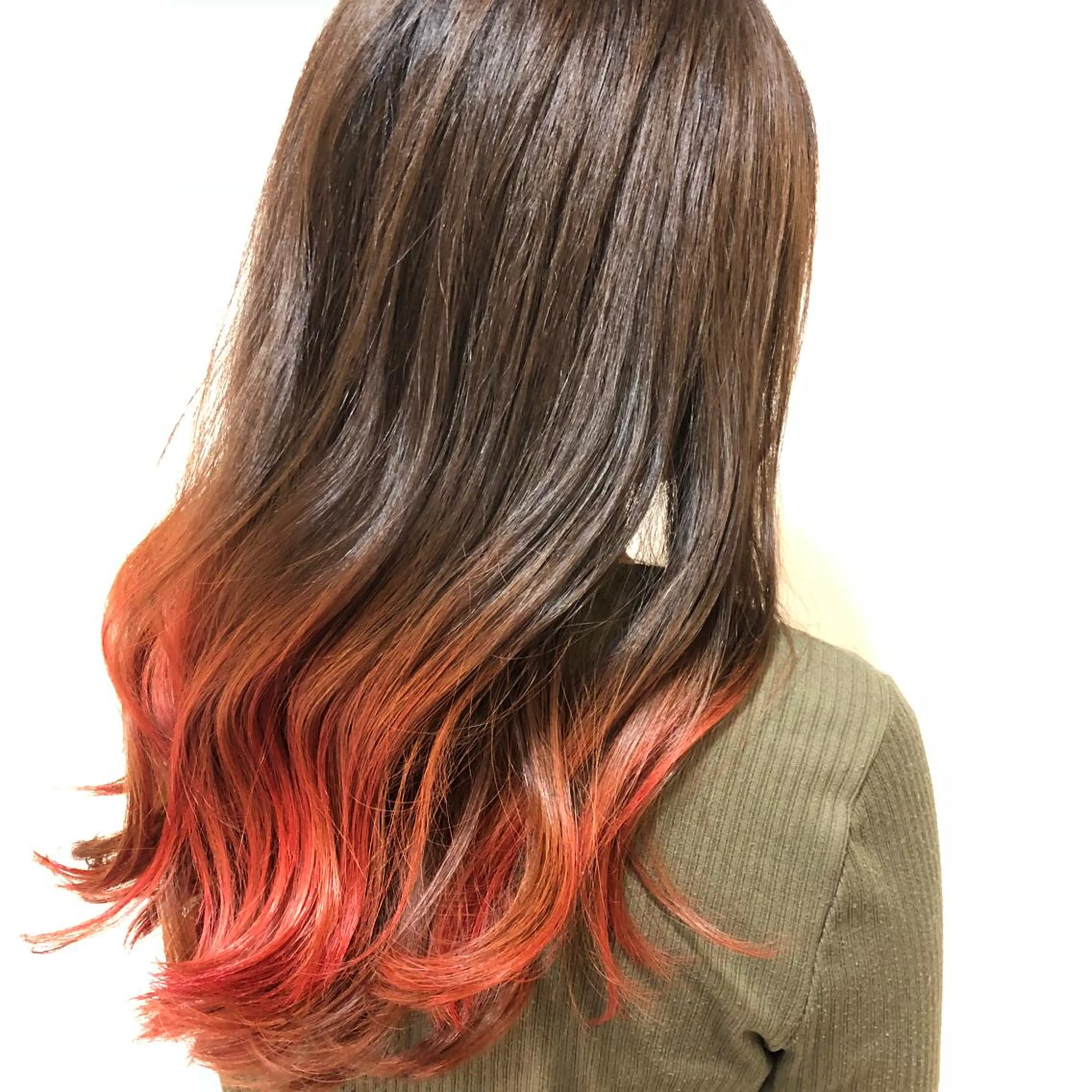 ロング カラー ブリーチ グラデーションカラー イルミナカラー ピンクカラー ヘアカラー トリートメント 松佐 ゆかりのヘアスタイル