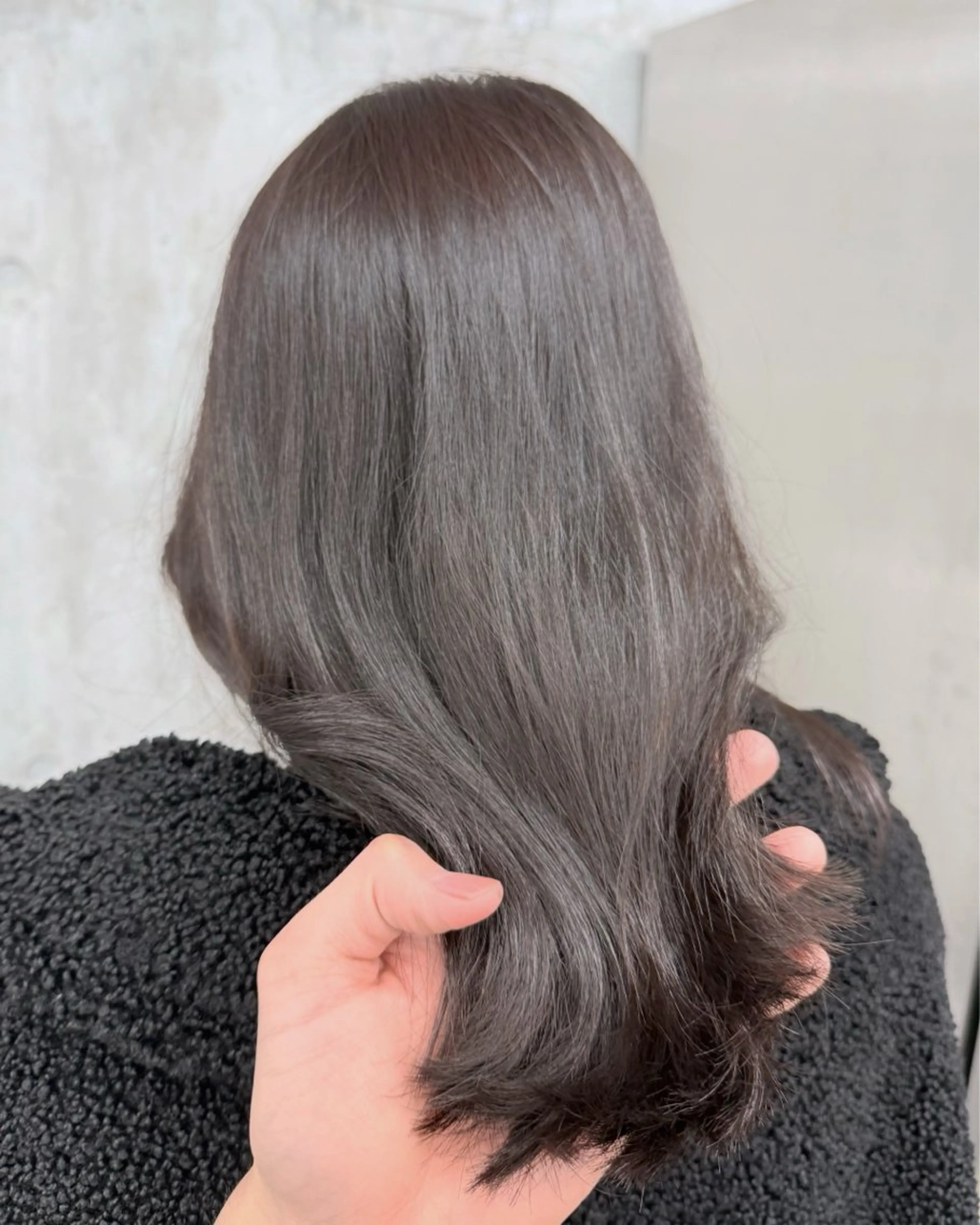 ミディアム カラー アッシュ カット ヘアカラー トリートメント 高橋大樹/グレージュ 透明感/髪質改善のヘアスタイル