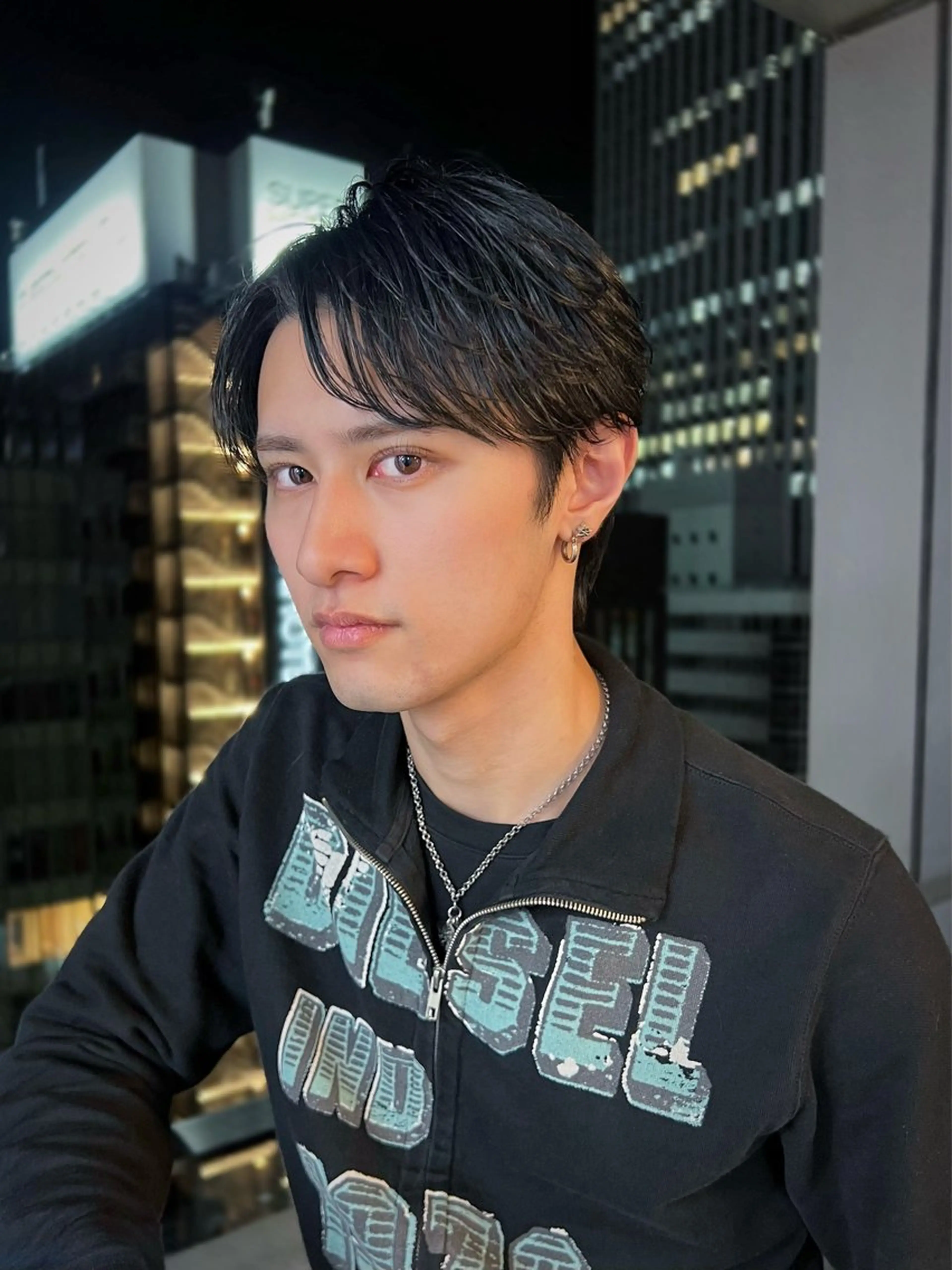 ショート メンズ メンズブリーチ センターパート フェザーパーマ メンズメッシュ メンズパーマ カット k.e.y銀座店所属・安藤幹人 メンズカット/パーマのヘアスタイル