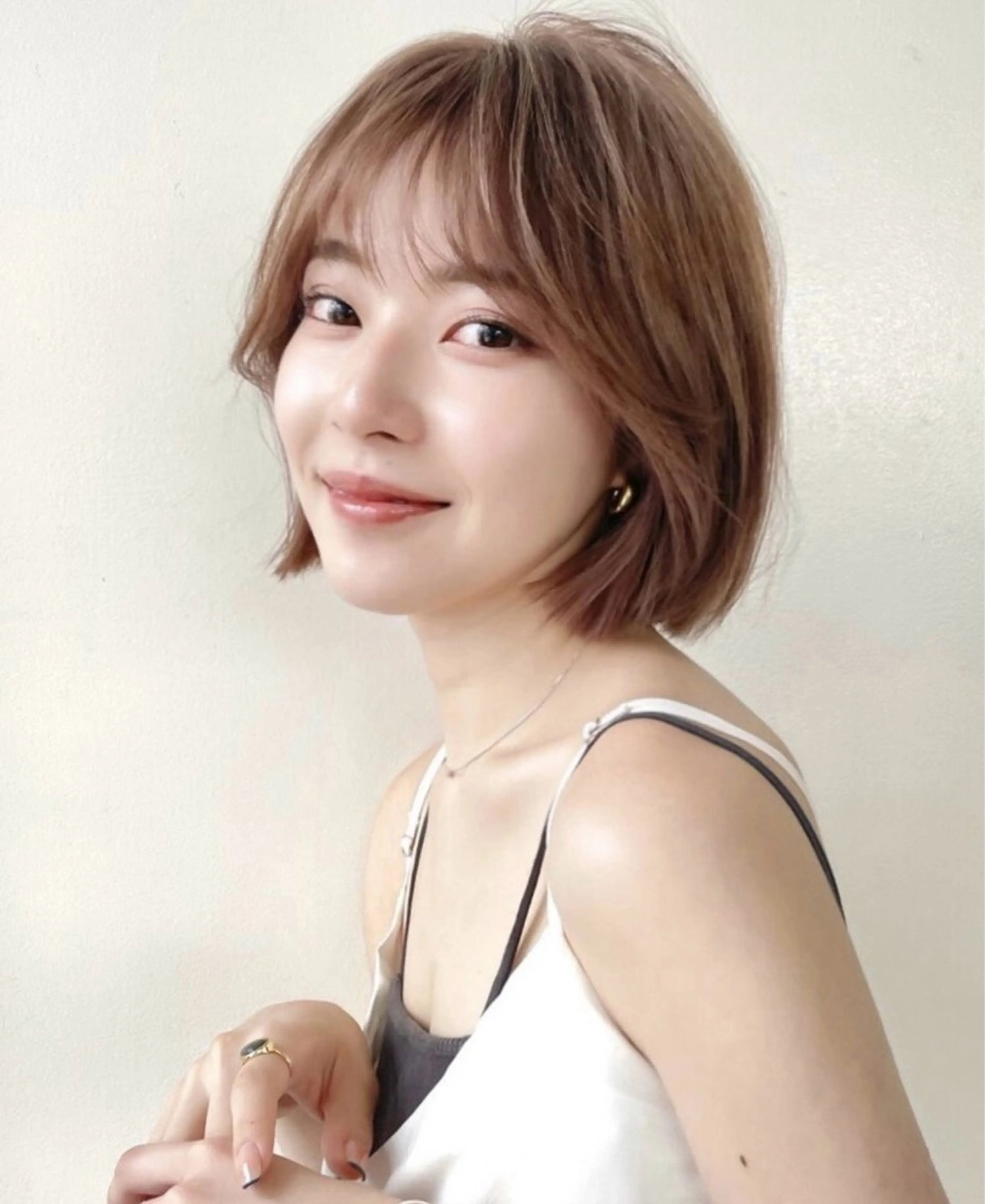 ショート ボブ 外ハネヘア 吉川 陽菜のヘアスタイル