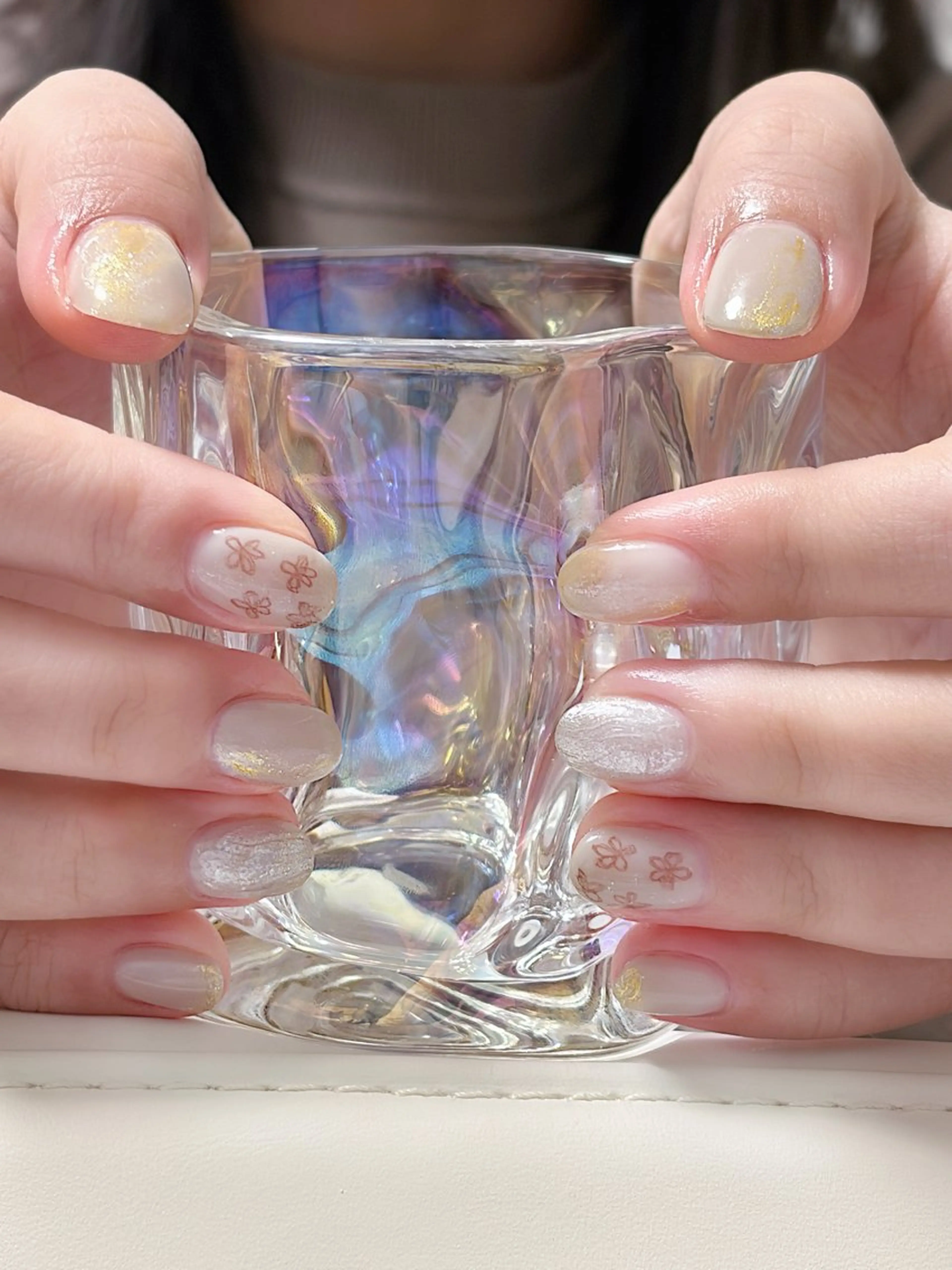 ネイル アートネイル ゴールド ニュアンスネイル オフィスネイル シンプルネイル ハンドネイル haku mioのネイルデザイン