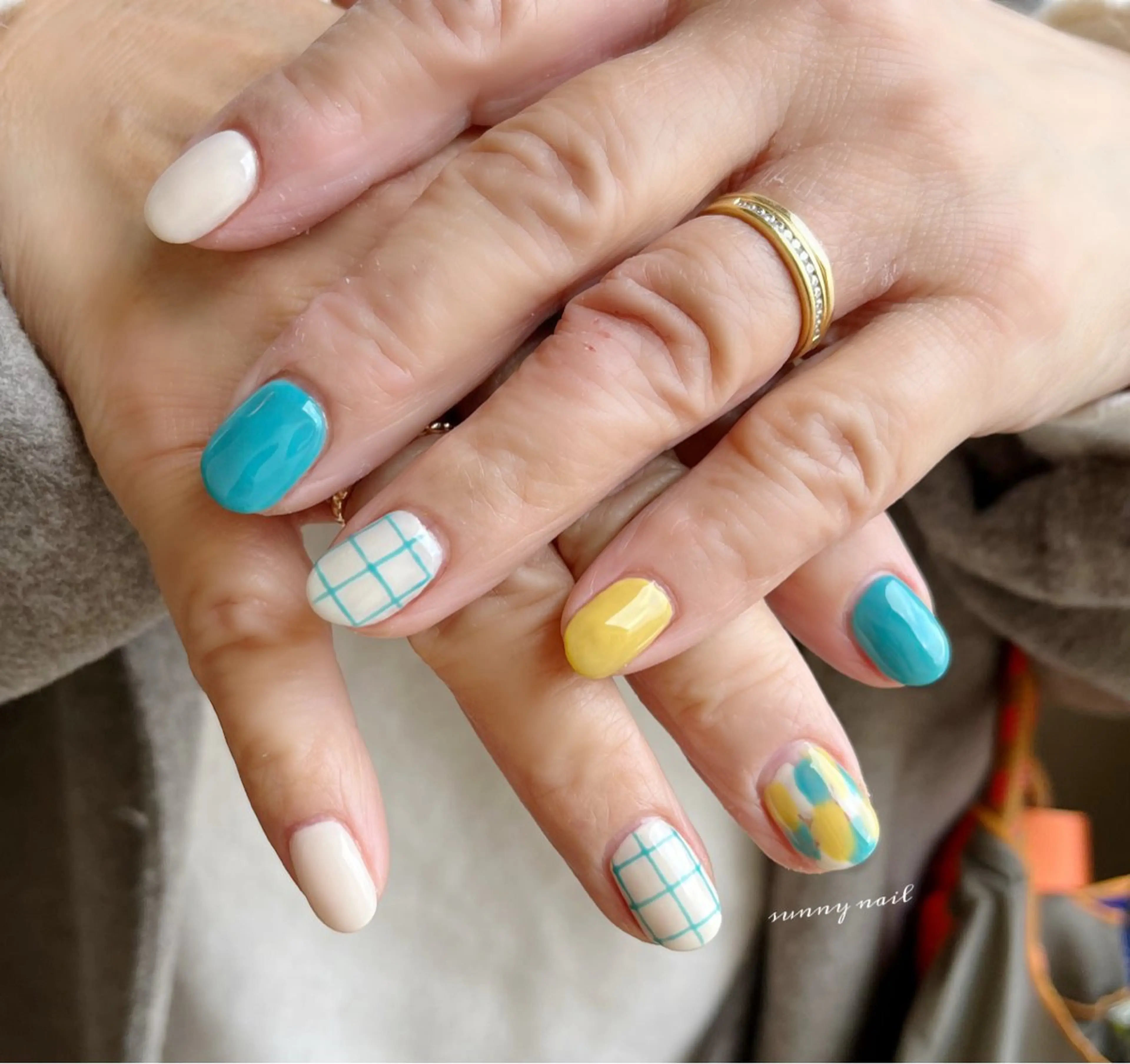 ネイル カジュアル ジェルネイル パラジェル 黄色 sunny nailのネイルデザイン