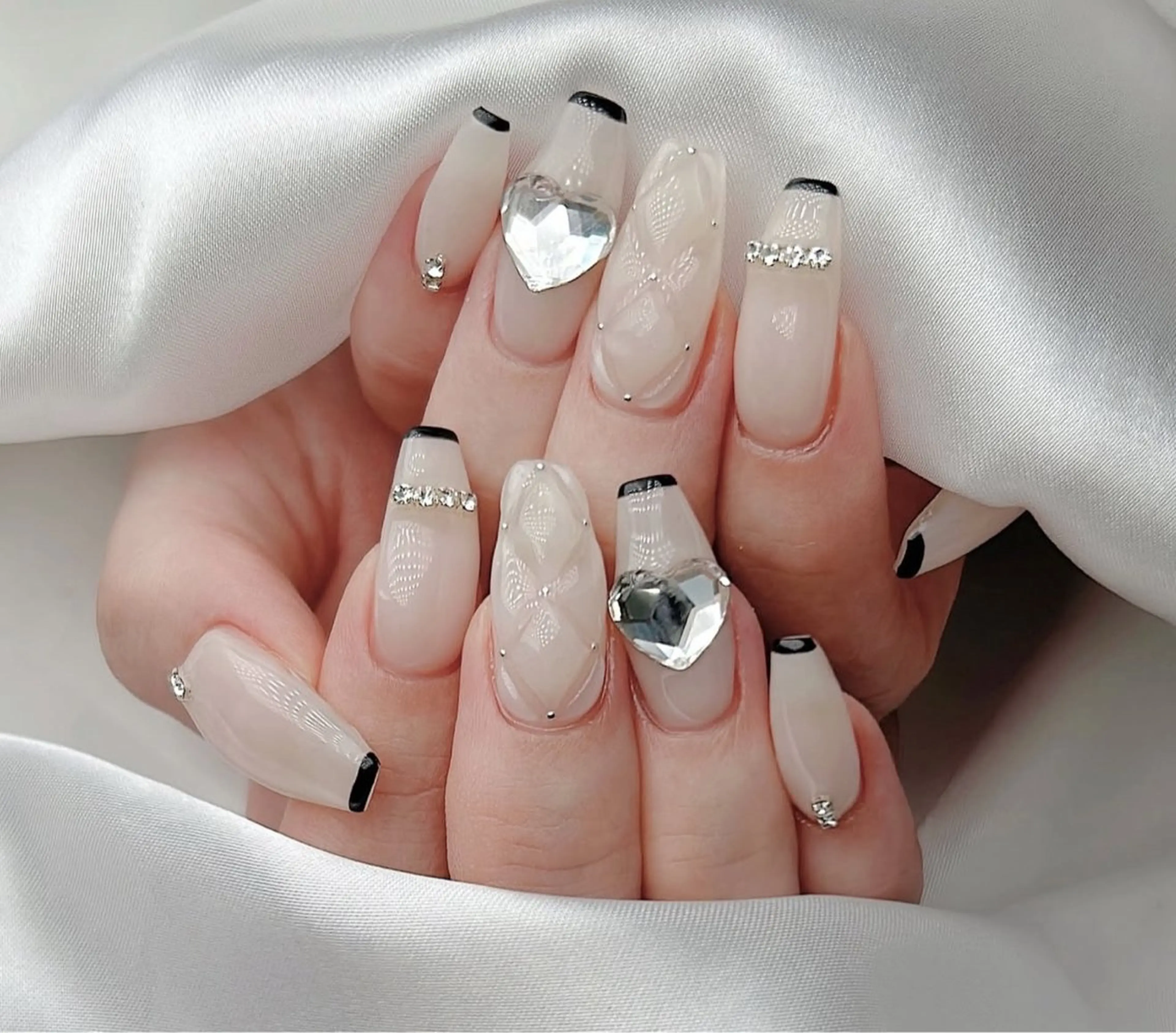 ネイル キラキラネイル マグネットネイル ミラーネイル ニュアンスネイル 春ネイル ハンドネイル Lyna 池袋のネイルデザイン