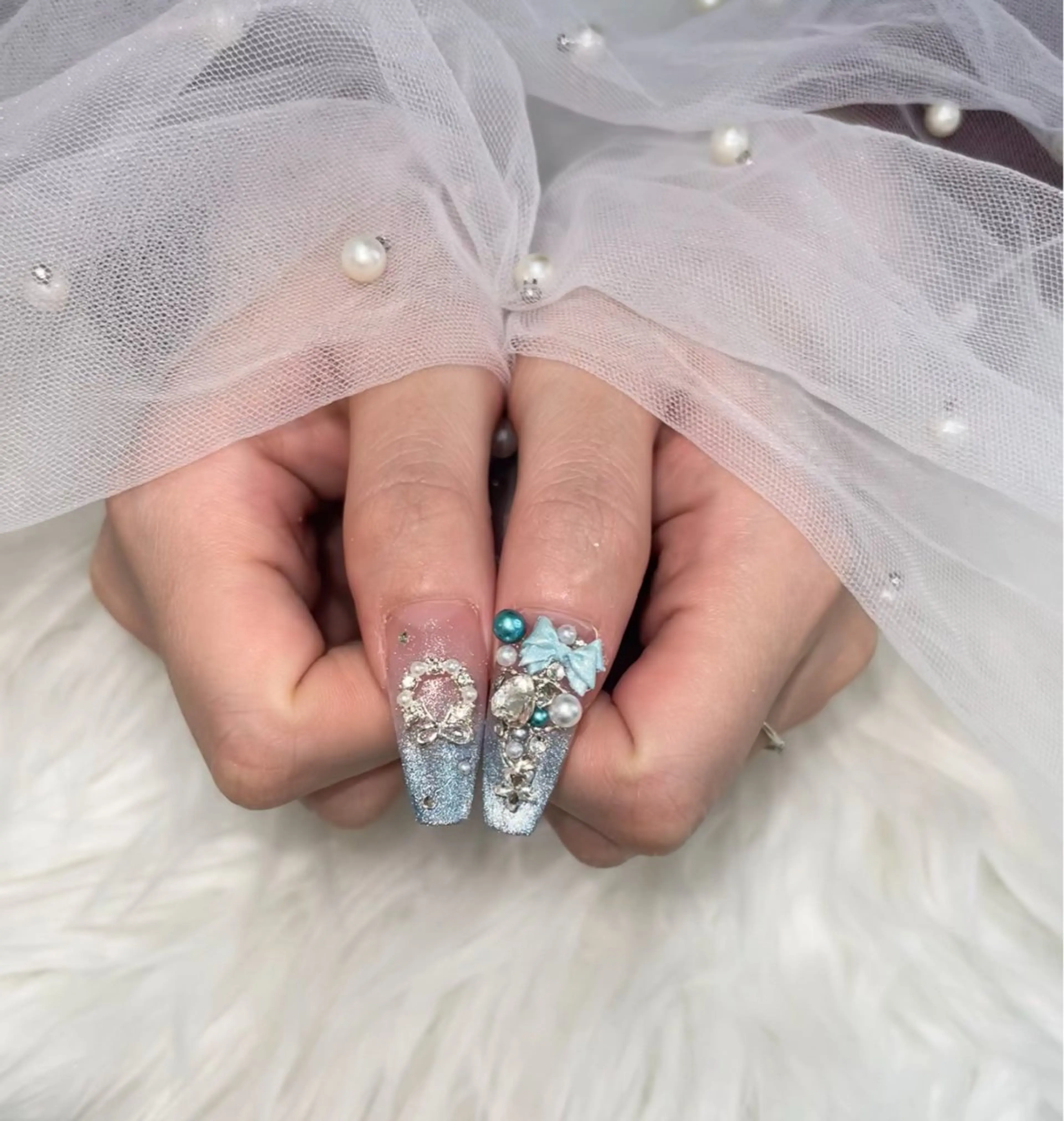 ネイル オーロラネイル クリアネイル 成人式 フラッシュネイル ジェルネイル ハンドネイル Amee Nailsalonのネイルデザイン