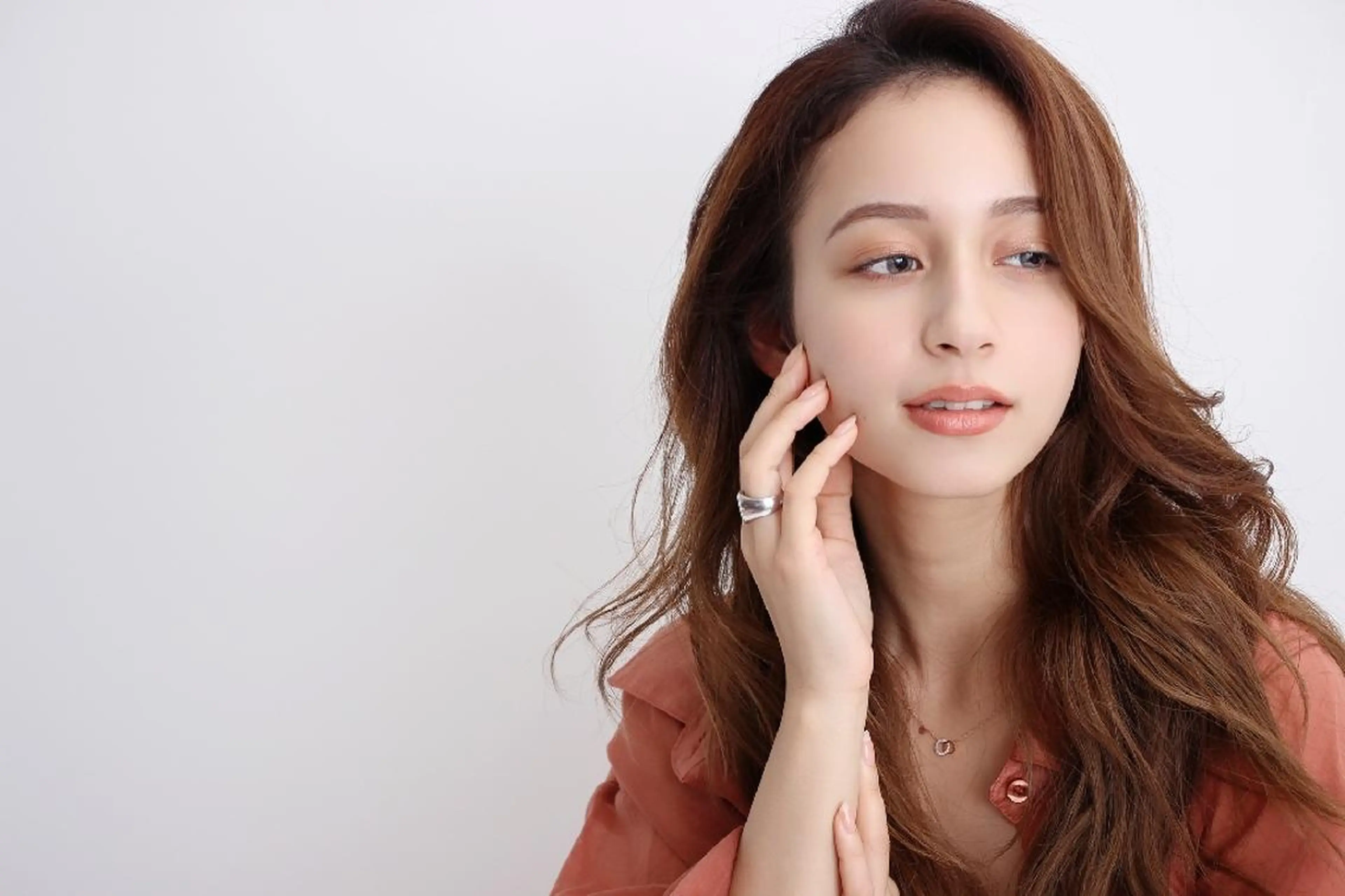 セミロング セミロングパーマ 外国人風カラー ハイライト 似合わせカット 縮毛矯正 カット パーマ お得💮全メニュー 🎊30%Off🎉のヘアスタイル